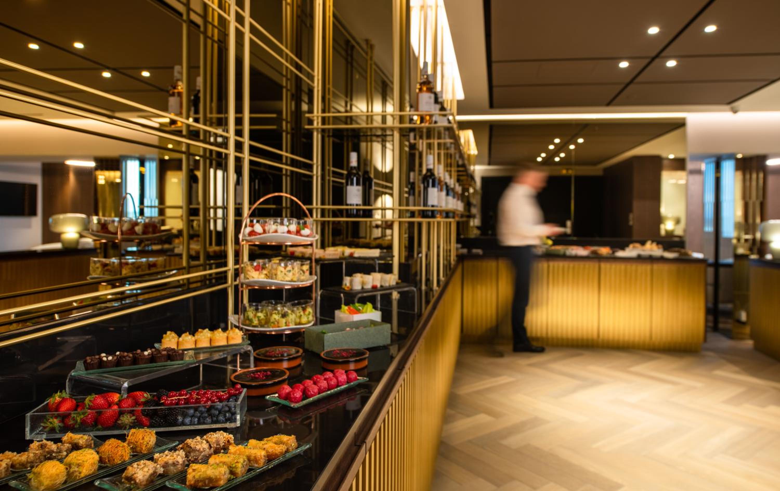Club Luxury Queen Room - Lounge Access - Photo 10