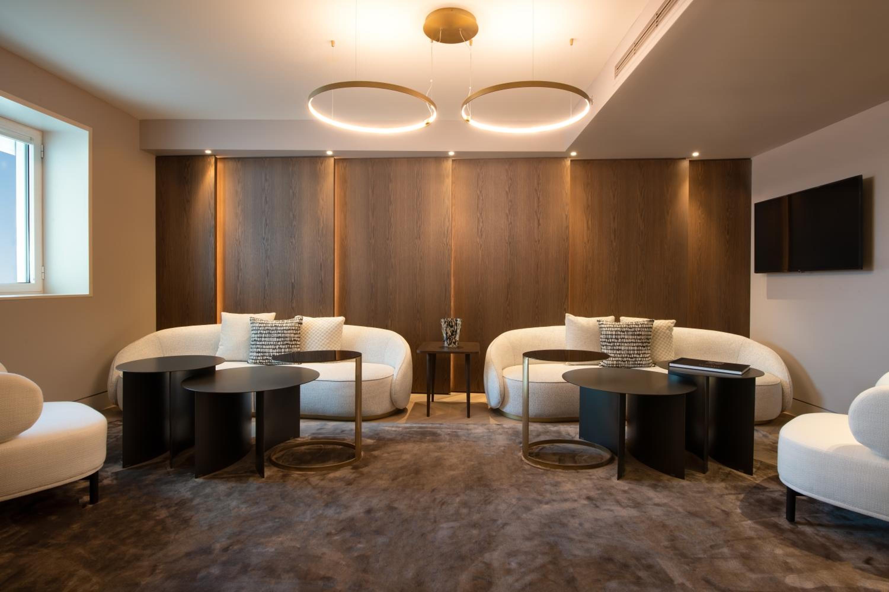 Club Luxury Queen Room - Lounge Access - Photo 9
