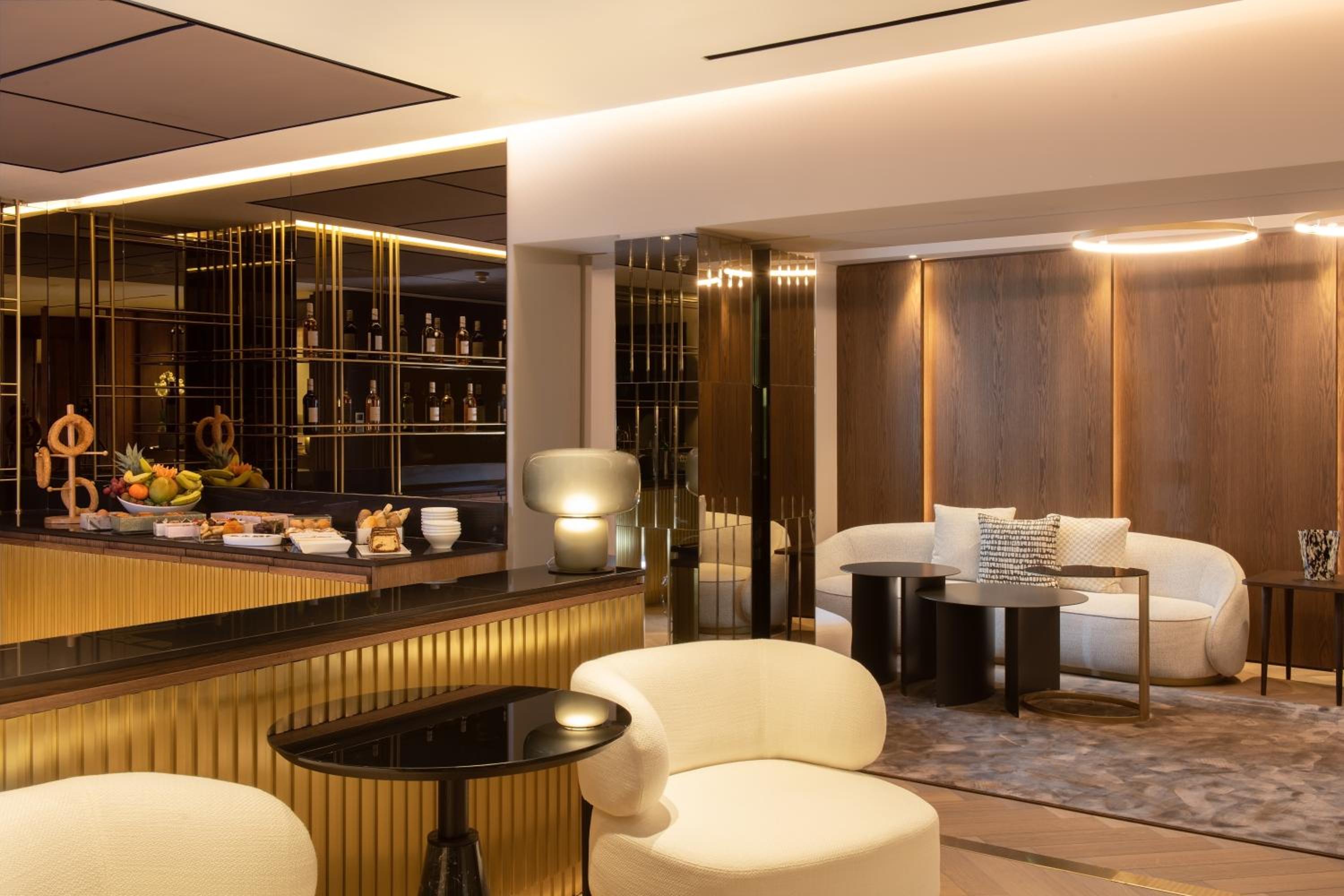 Club King Suite - Lounge Access thumbnail 5