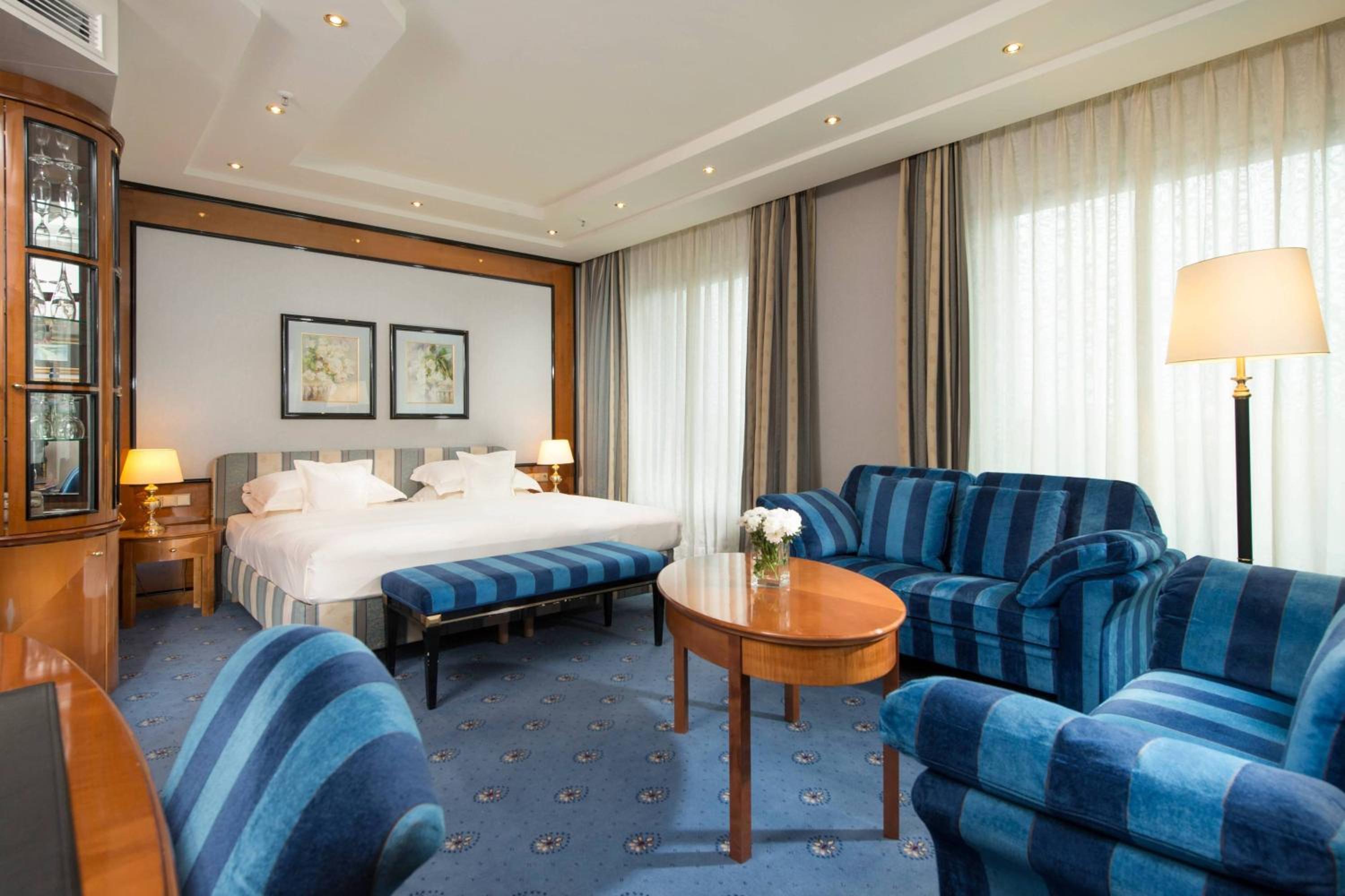 Junior King Suite
