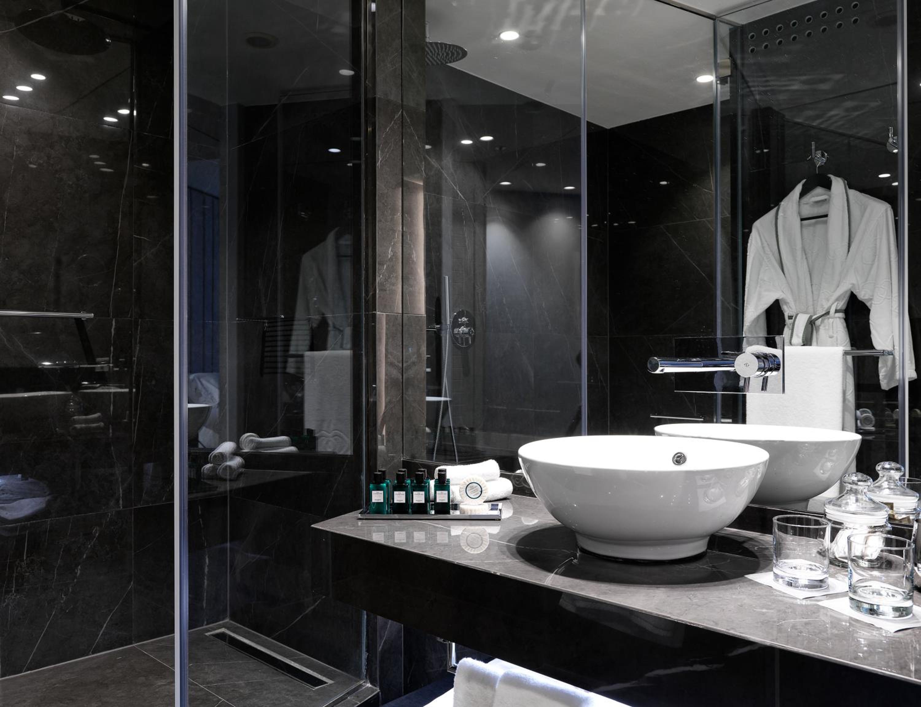 Club Luxury Queen Room - Lounge Access thumbnail 6