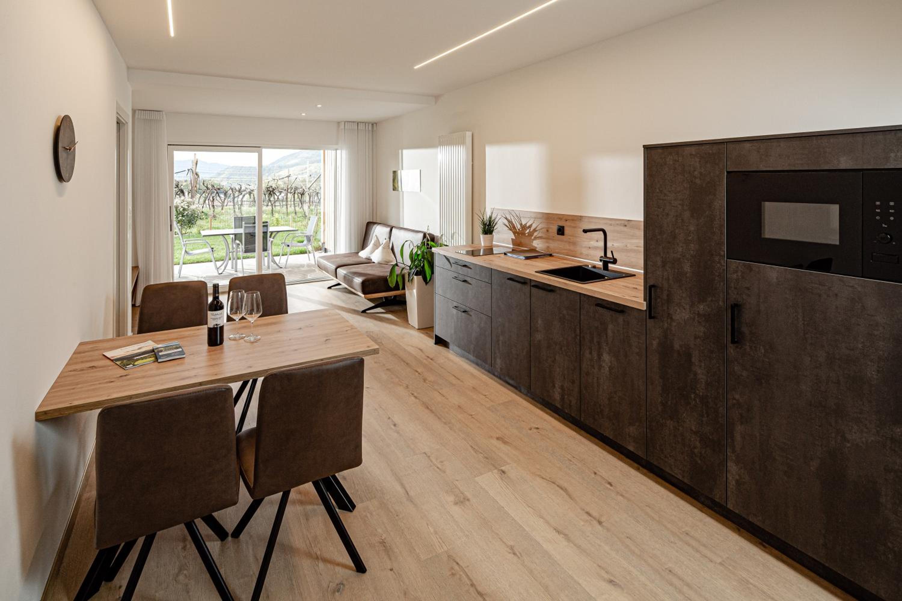 Two-Bedroom Apartment with Garden View photo 3