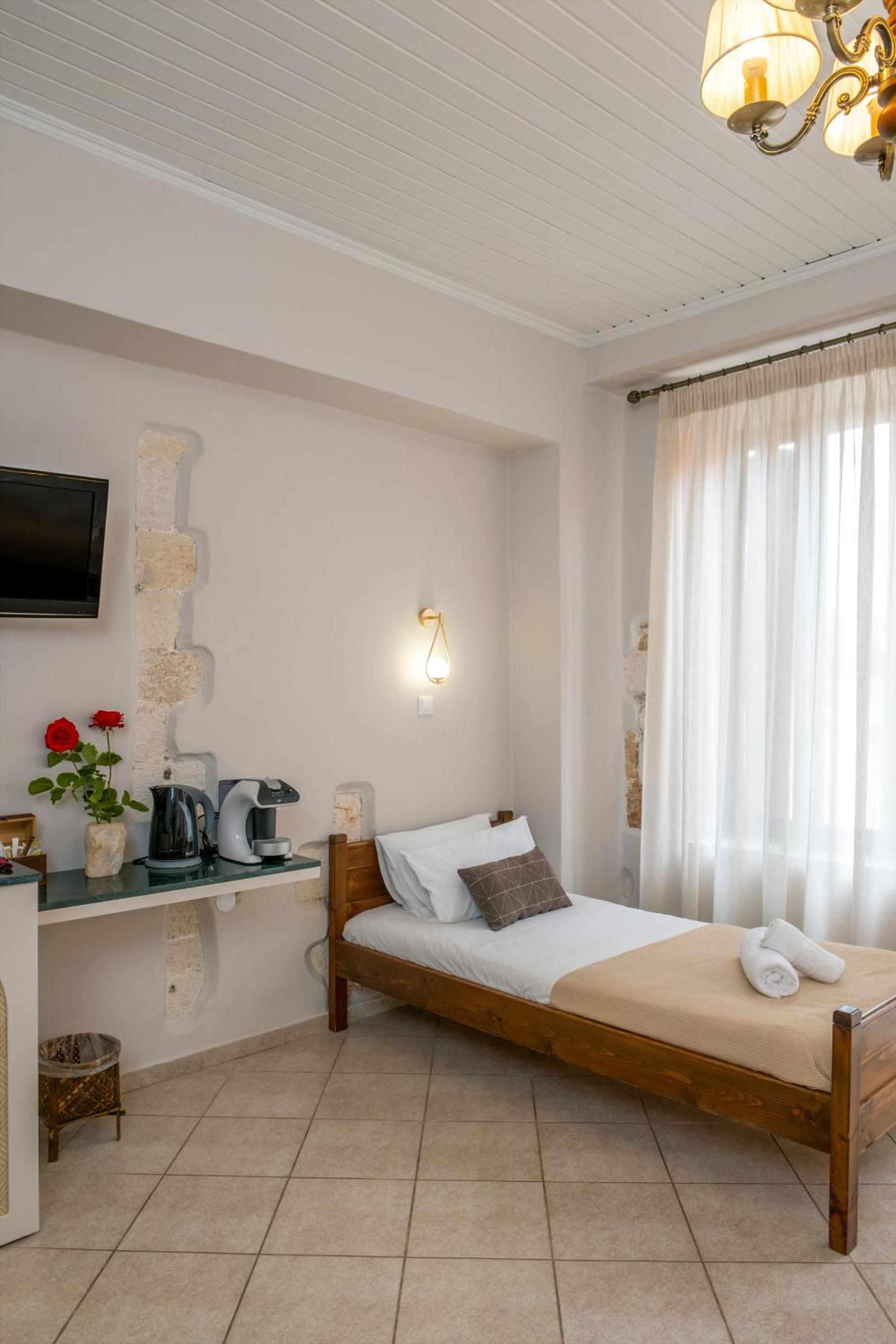 Triple Room with Balcony (Elena)