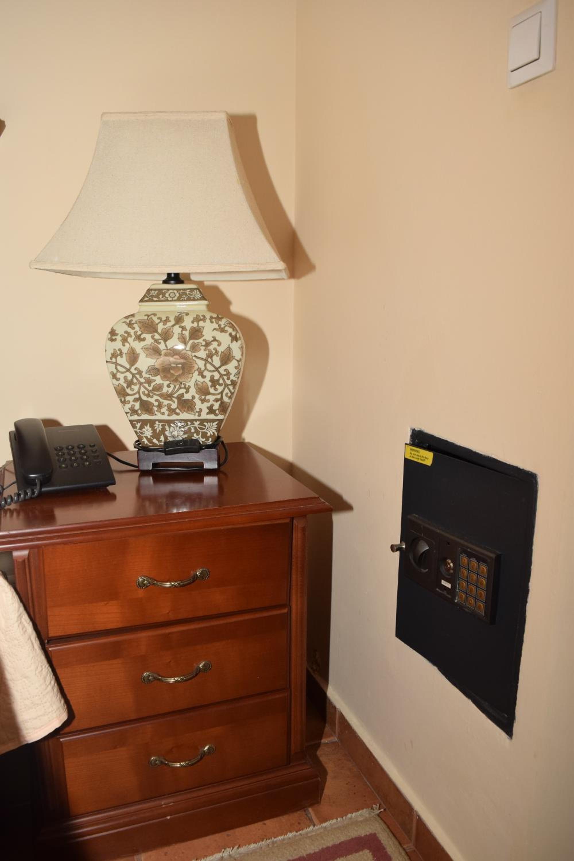 Large Double Room - Photo 21