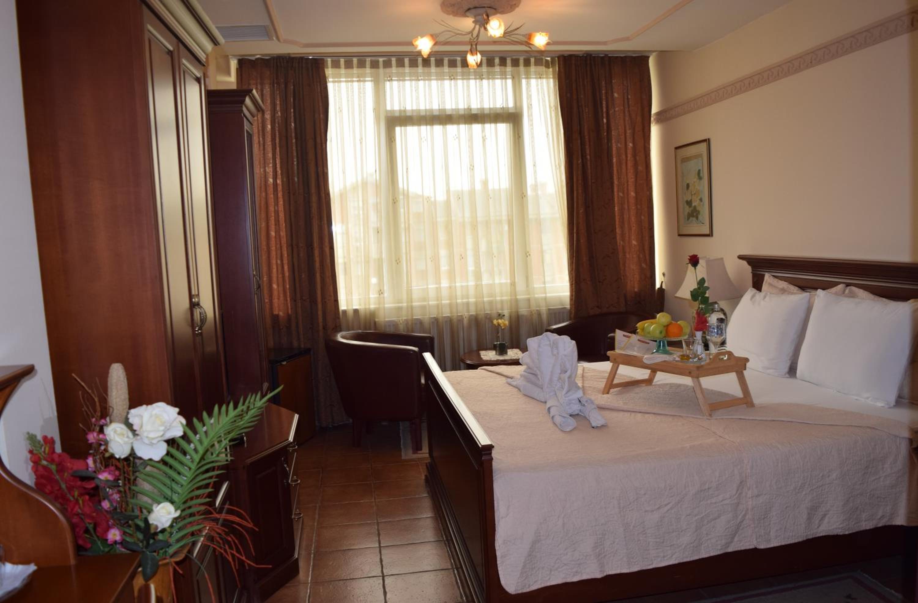 Large Double Room - Photo 24