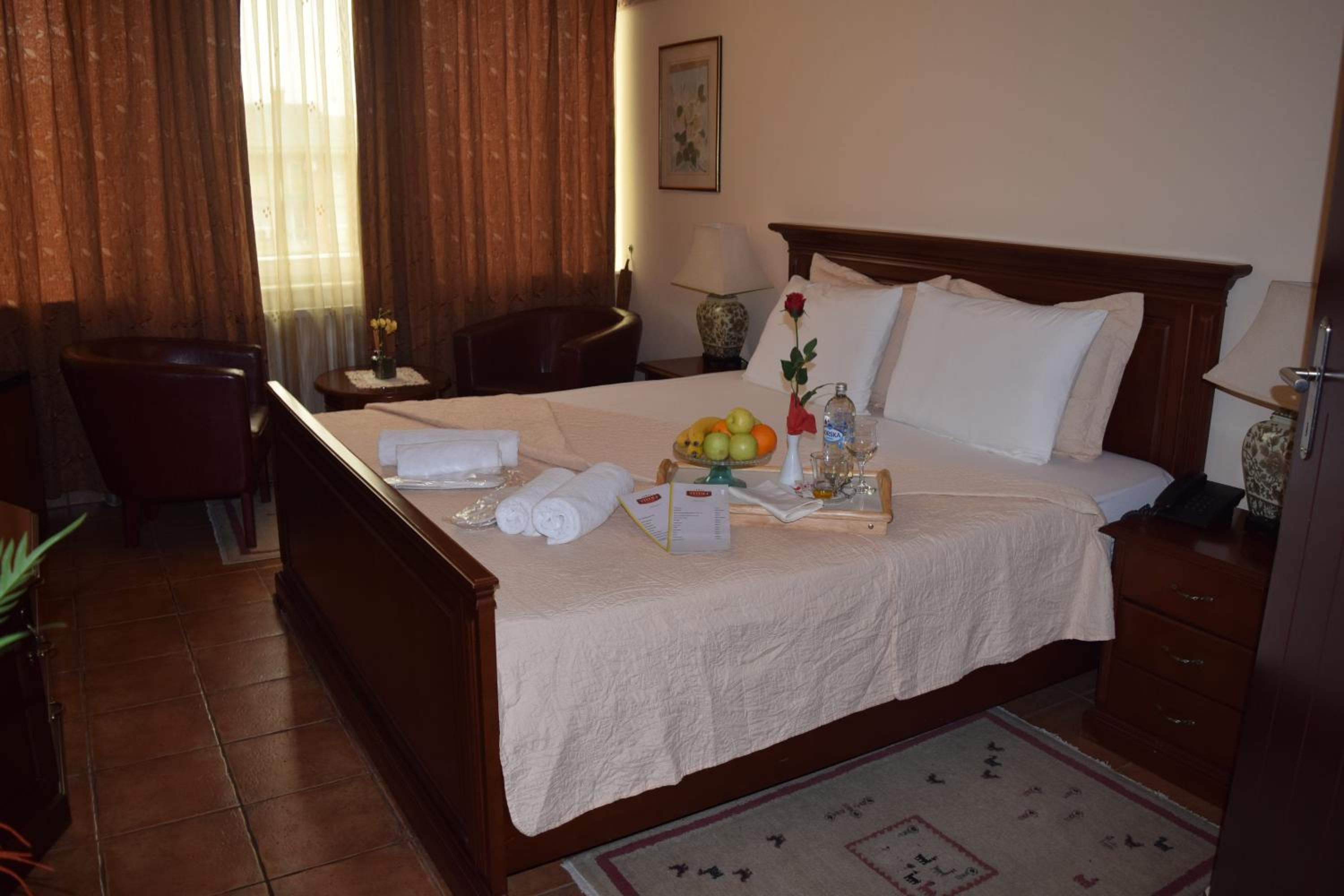 Large Double Room - Photo 31