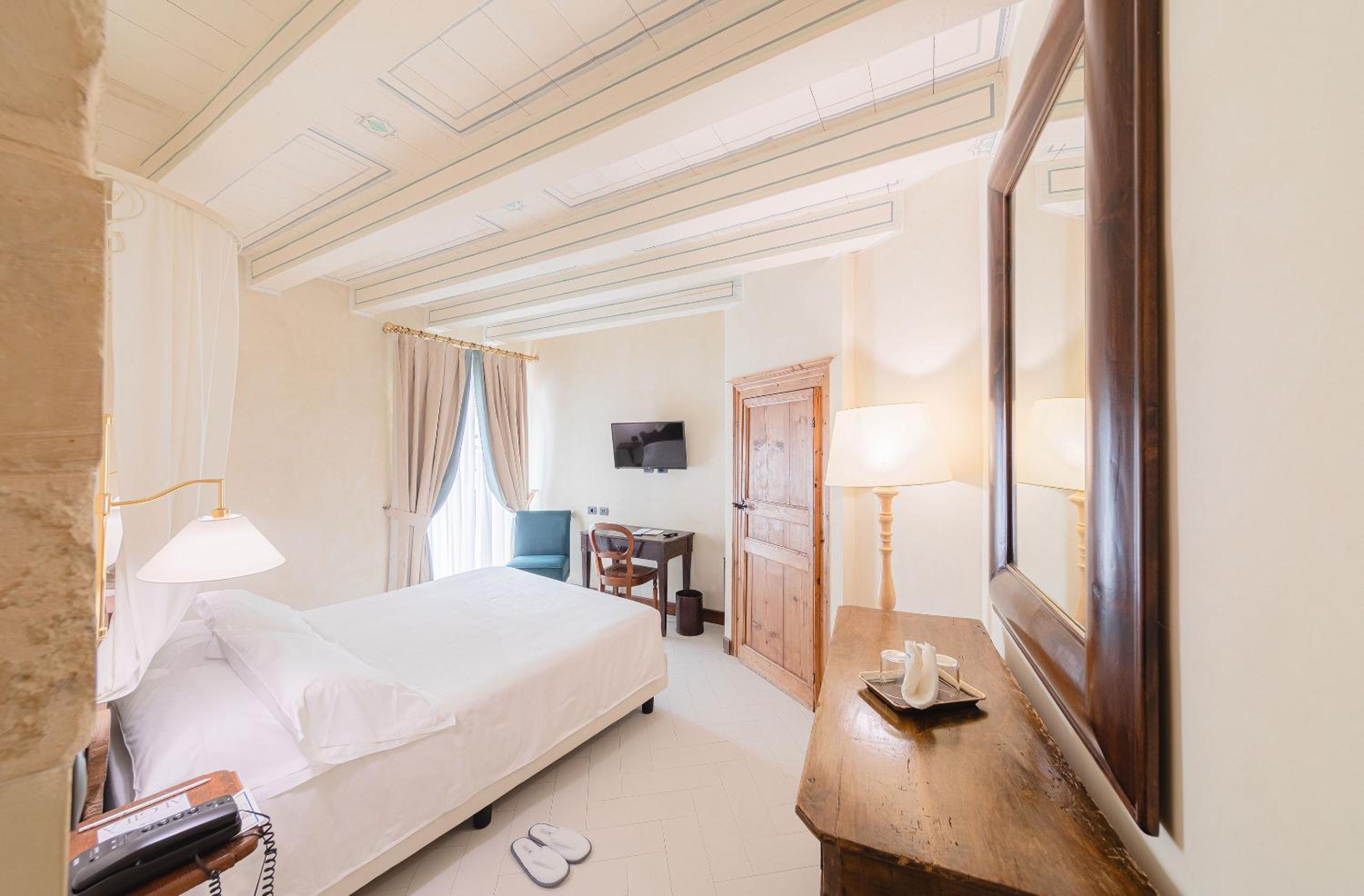 Classic Double or Twin Room - Photo 2
