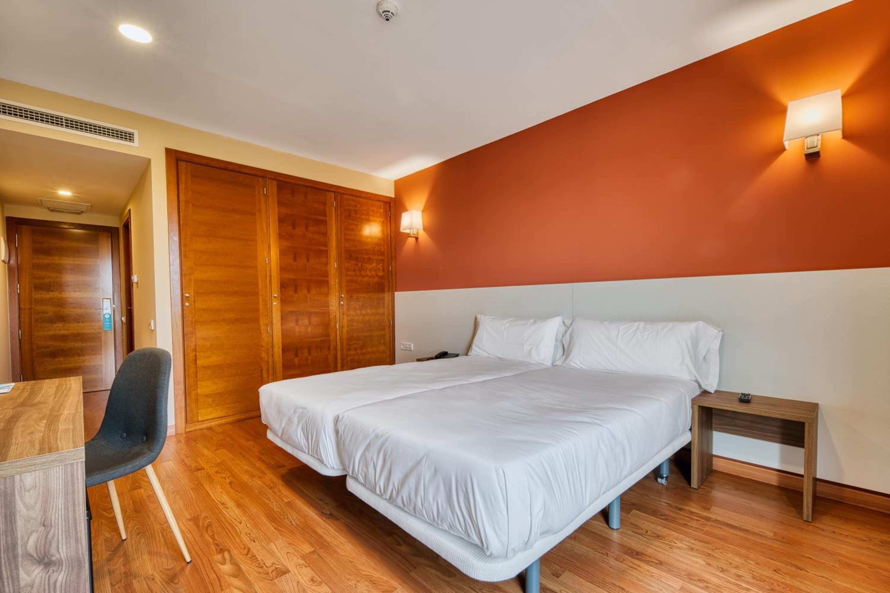 Twin Room - Photo 1