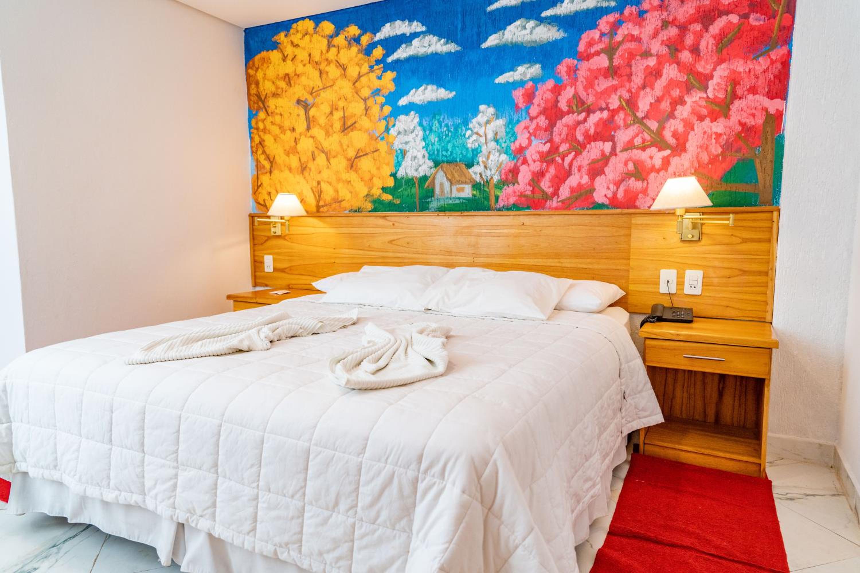 Deluxe Suite with Spa Bath photo 2