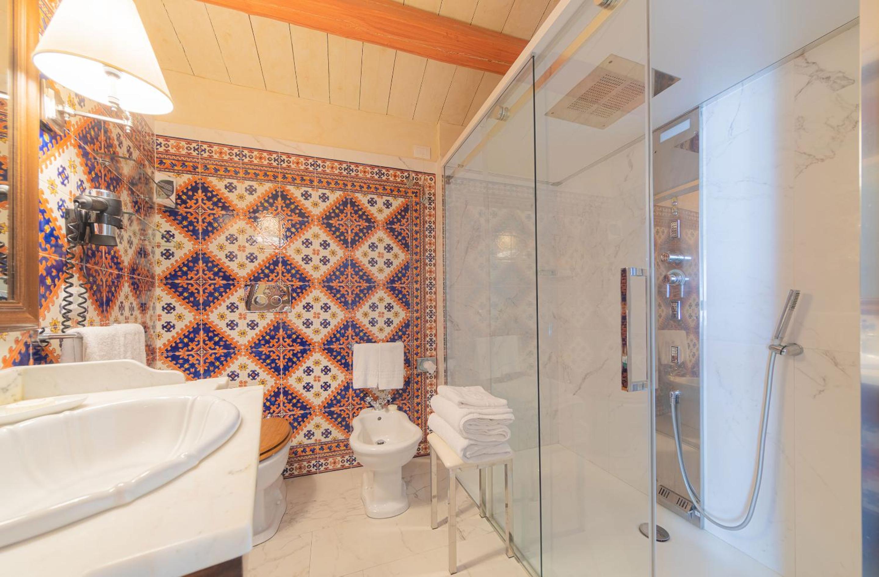Deluxe Double Room with Hot Tub photo 3