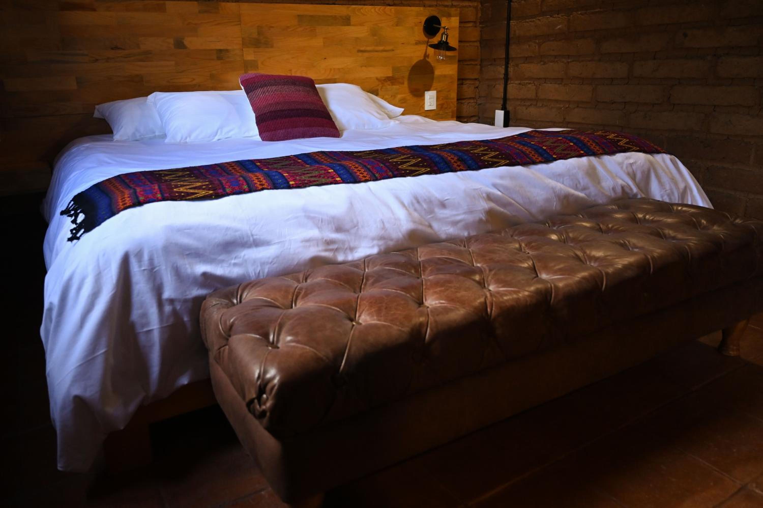 Deluxe Queen Room - Photo 8