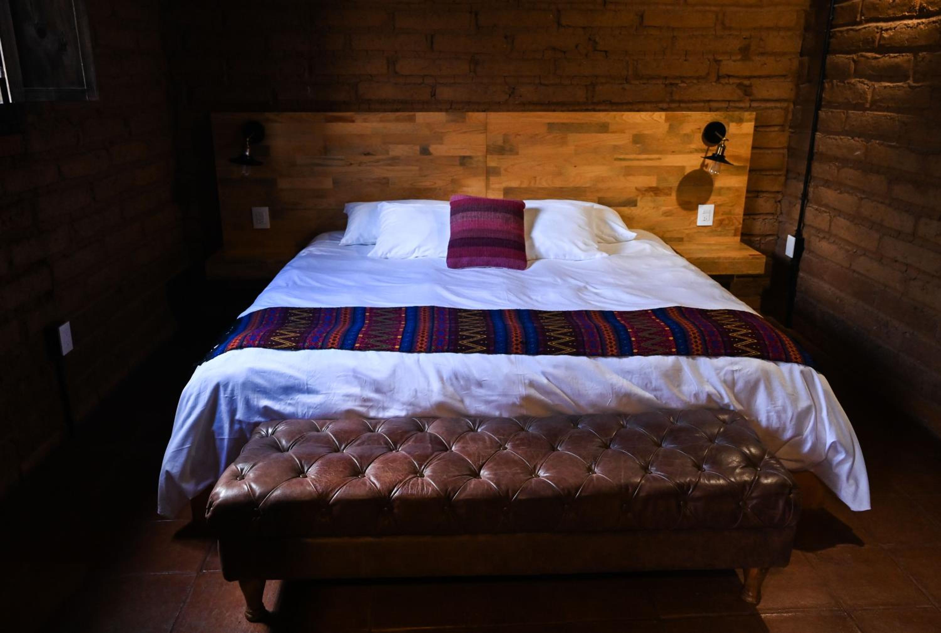 Deluxe Queen Room - Photo 6