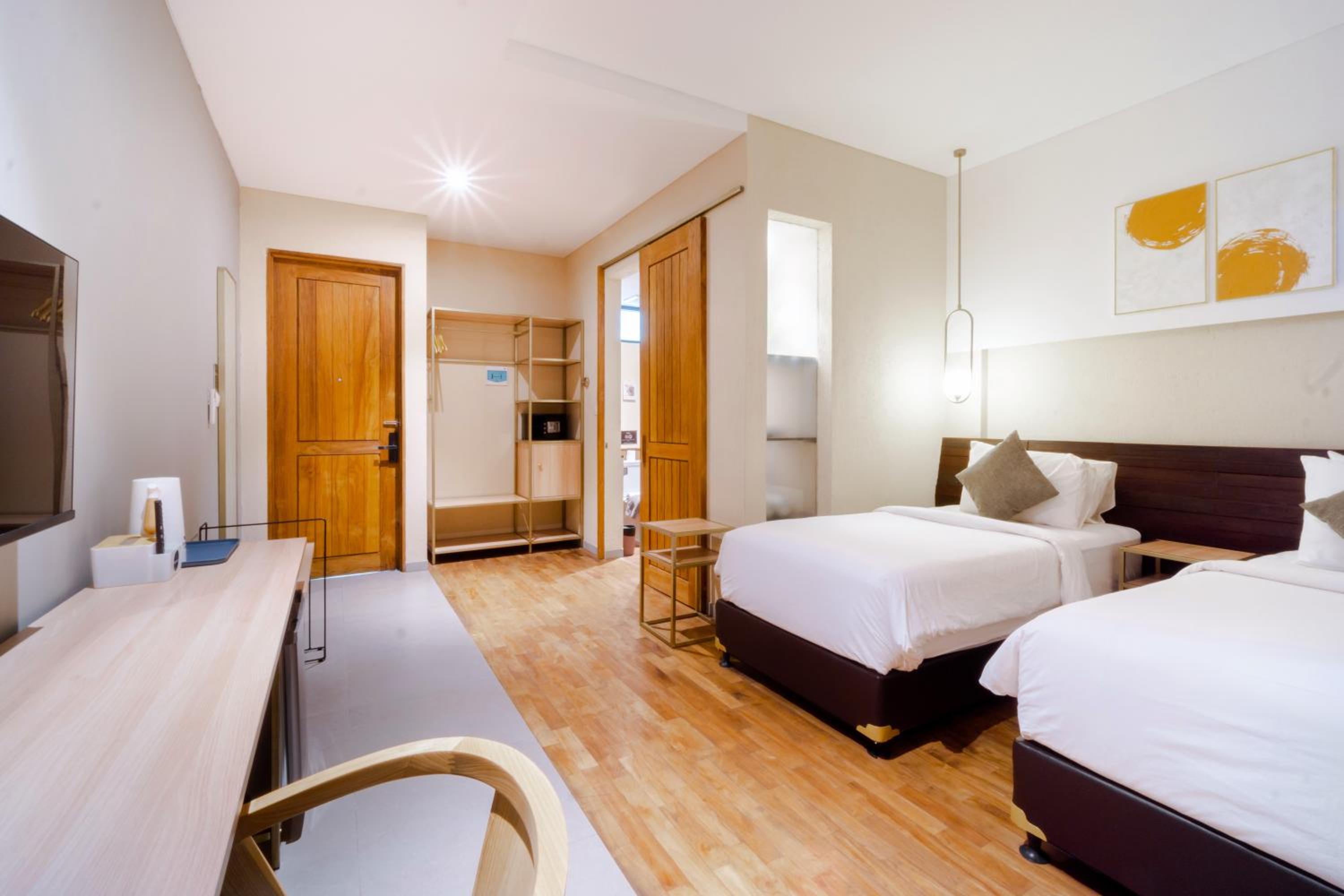 Standard Twin Room - Photo 5