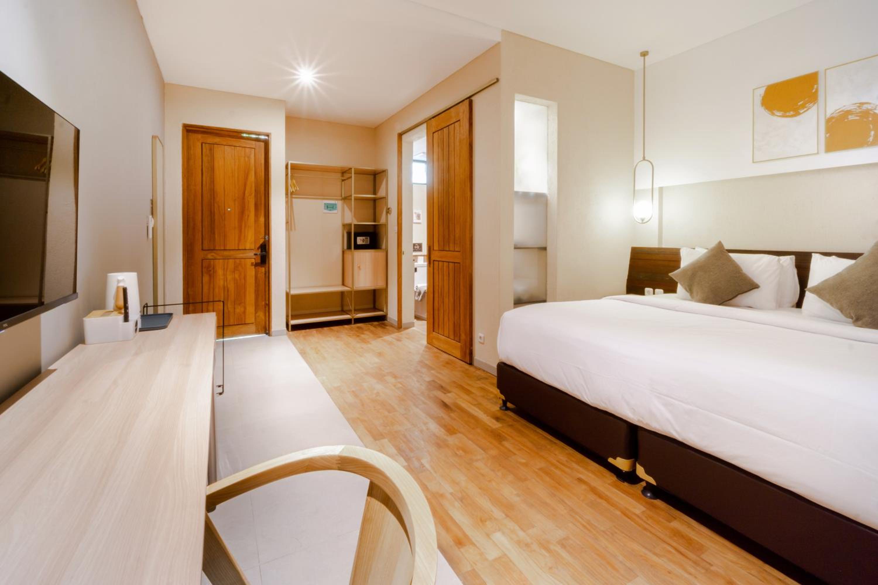 Standard Double Room - Photo 9