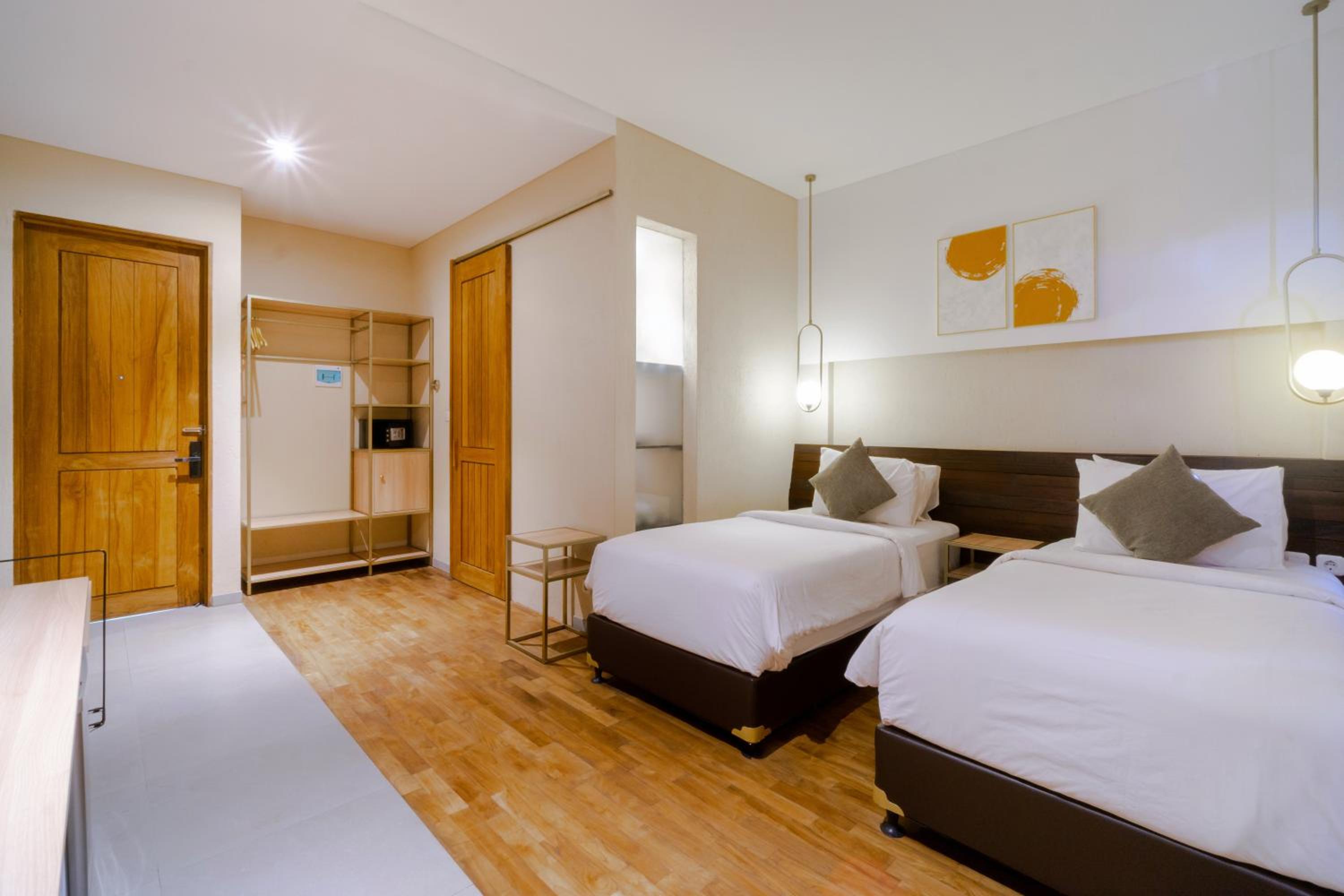 Standard Twin Room - Photo 20