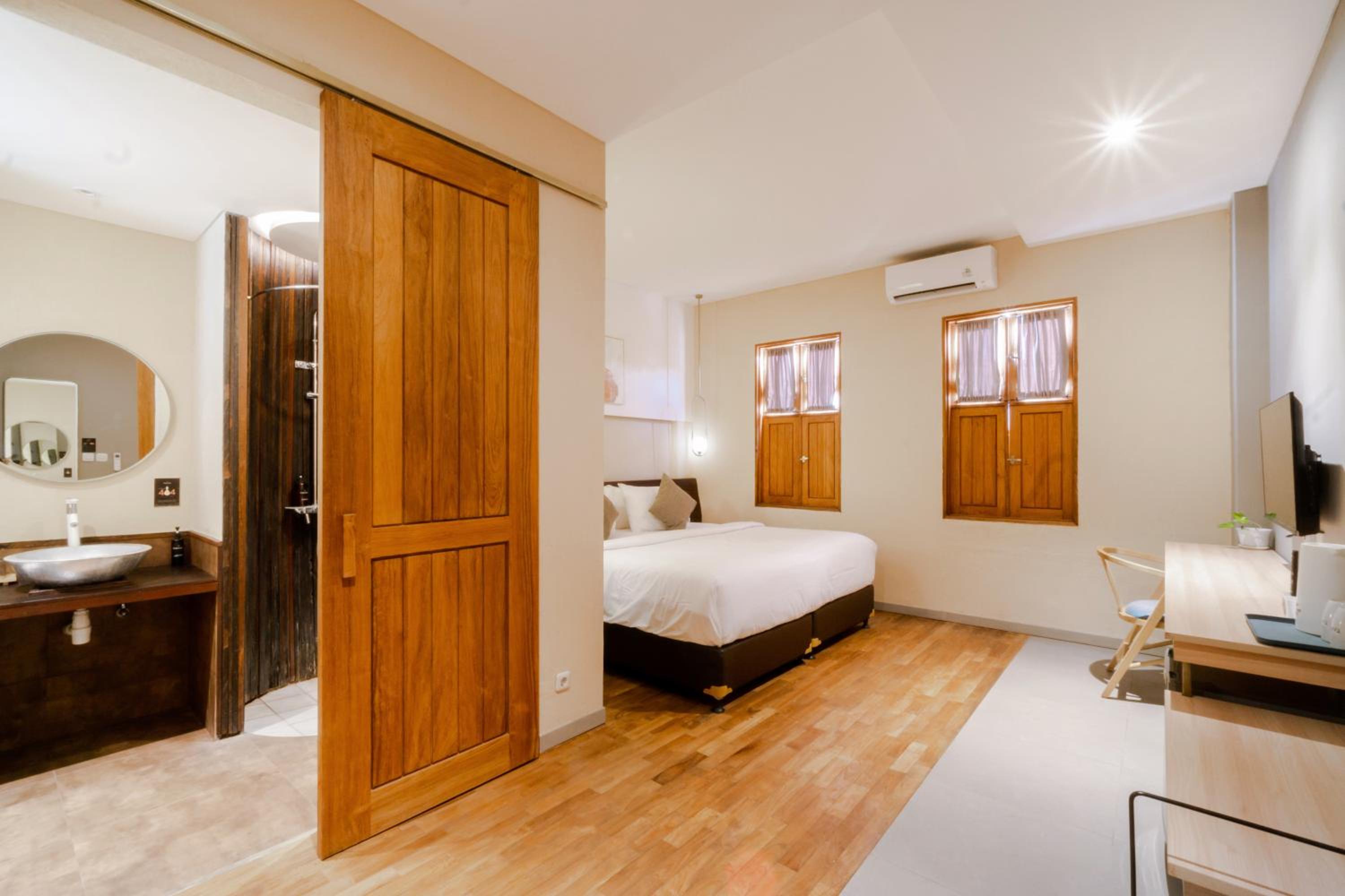 Standard Double Room - Photo 8