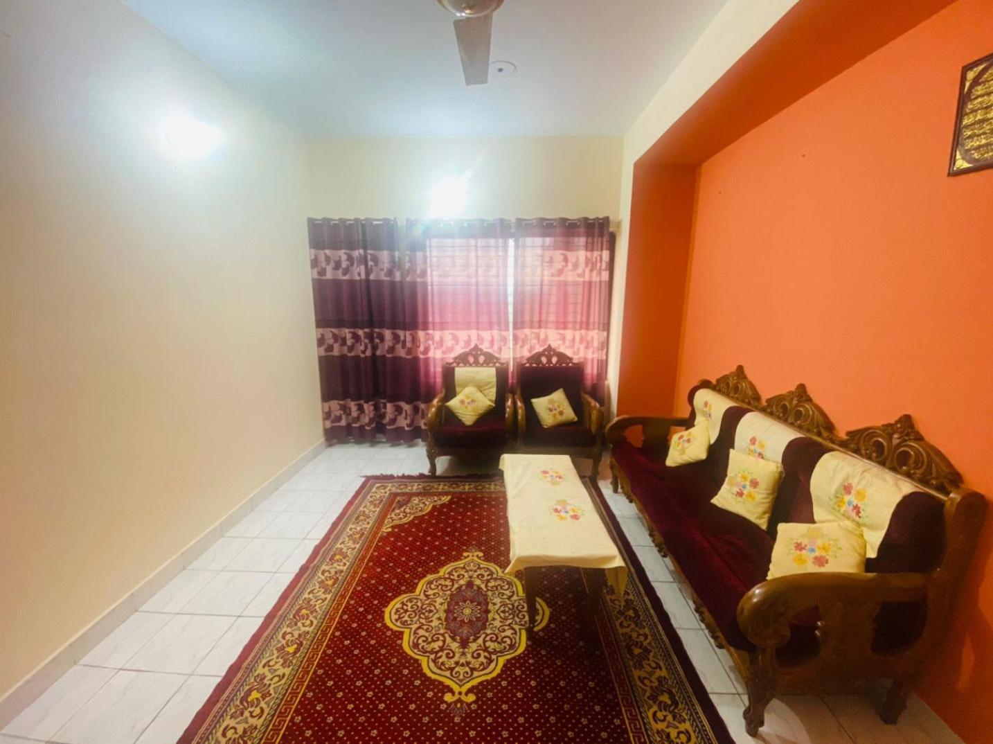 Three-Bedroom Apartment with Park View photo 2