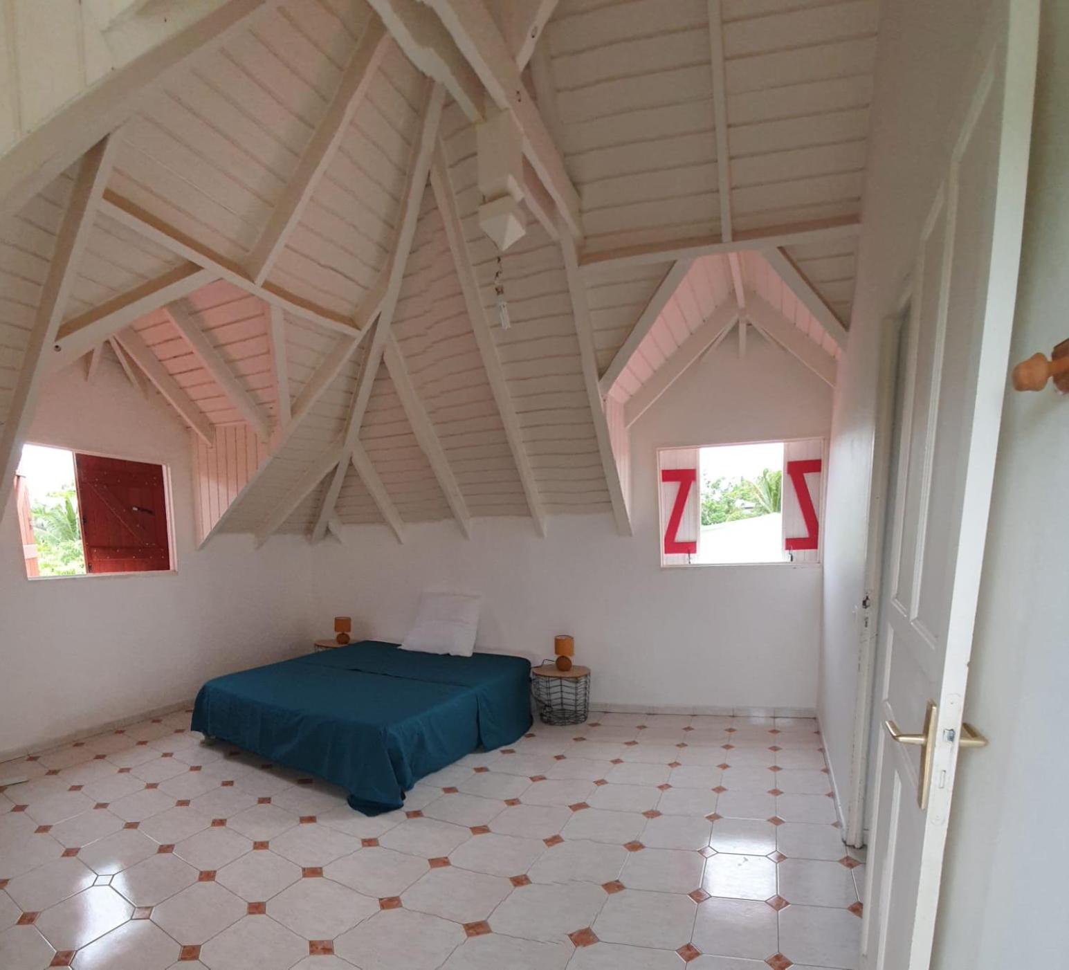 Four-Bedroom House photo 2
