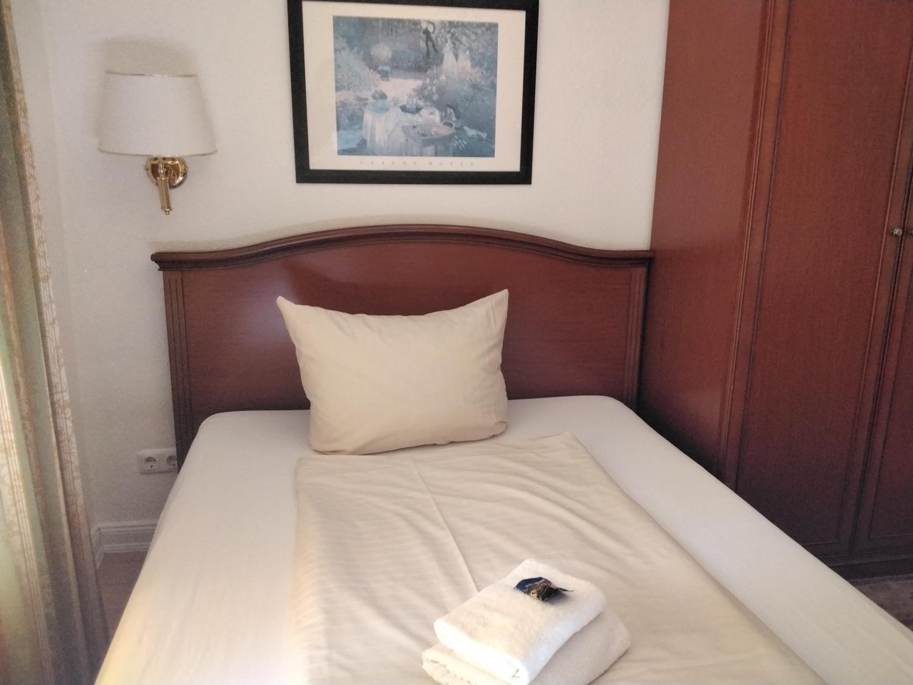 Economy Double Room photo 2