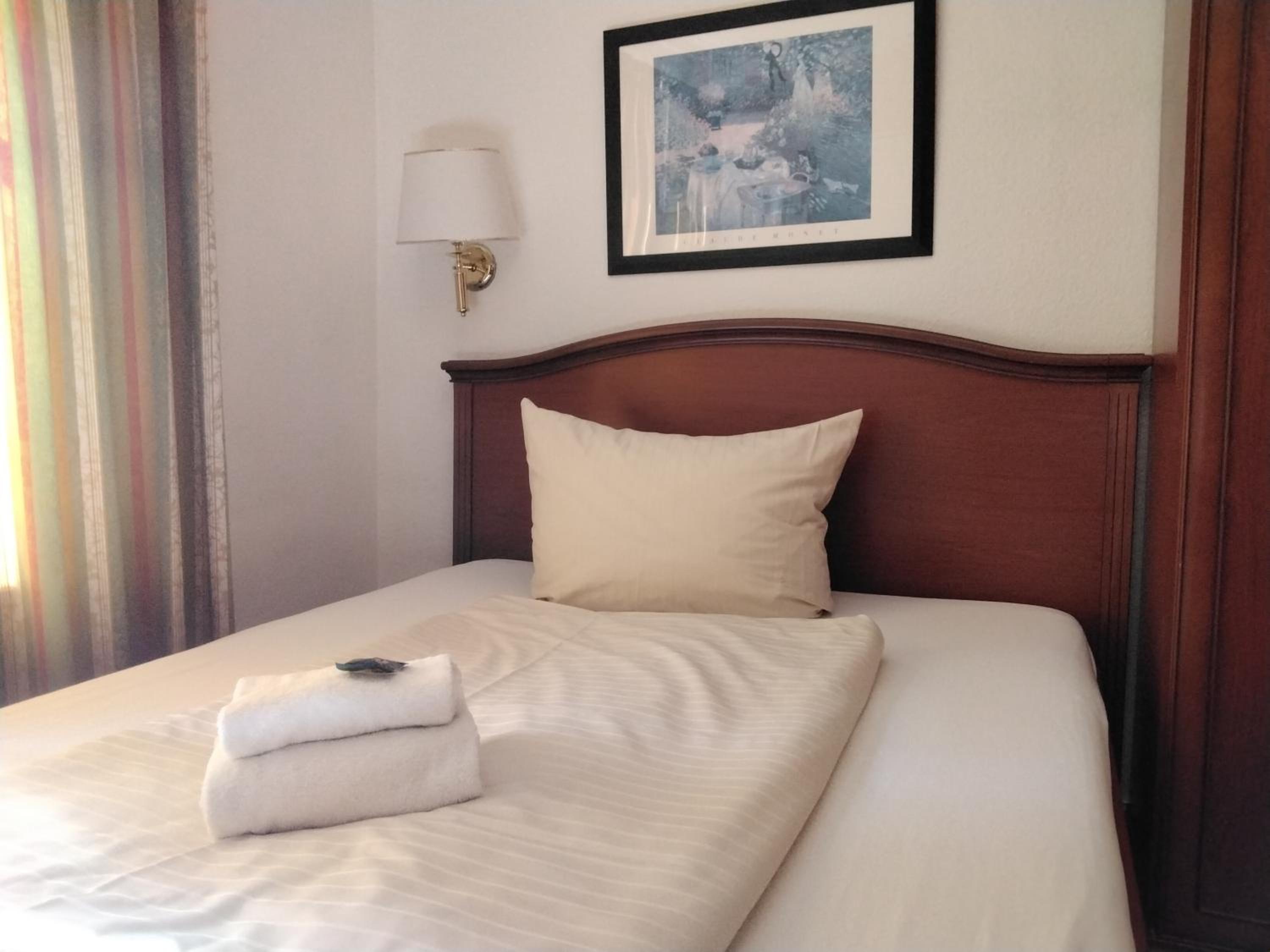 Economy Double Room photo 3