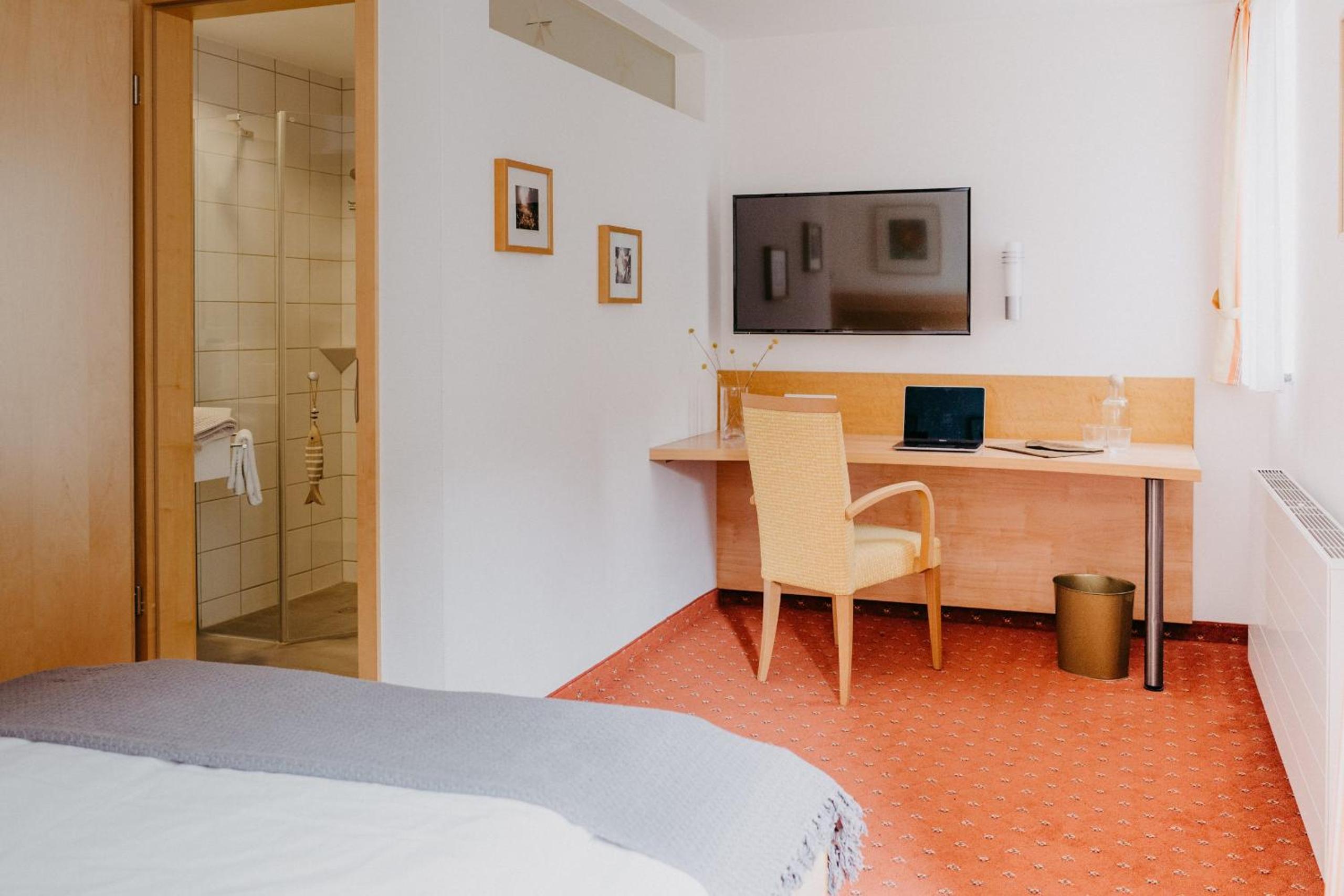 Standard Double Room photo 2