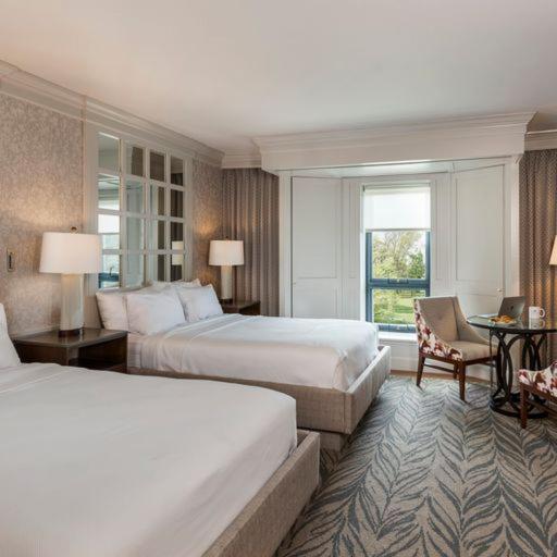 Executive Queen Room with Two Queen Beds - Photo 4