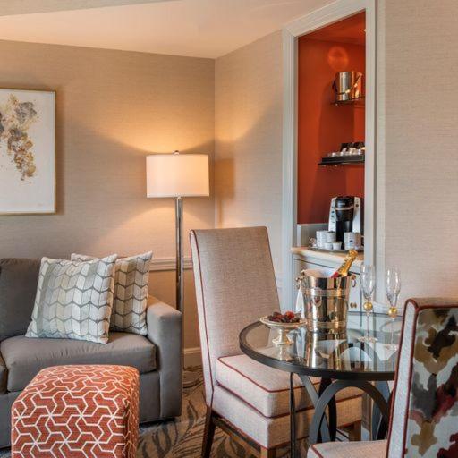 Executive King Suite - Photo 3