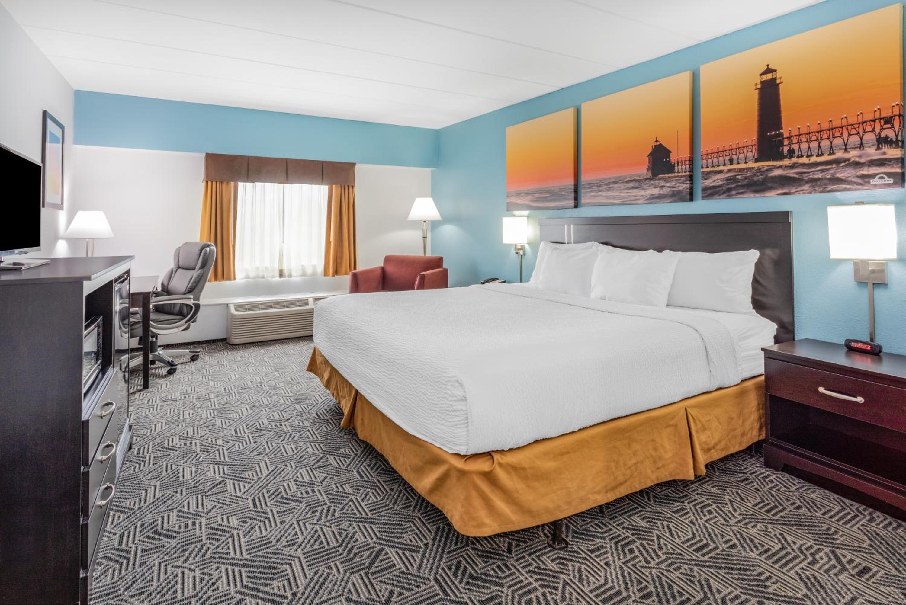 King Room - Non-Smoking - Photo 2