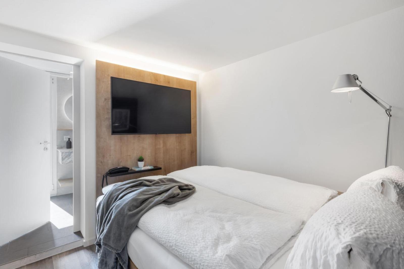 Small Double Room, photo 6