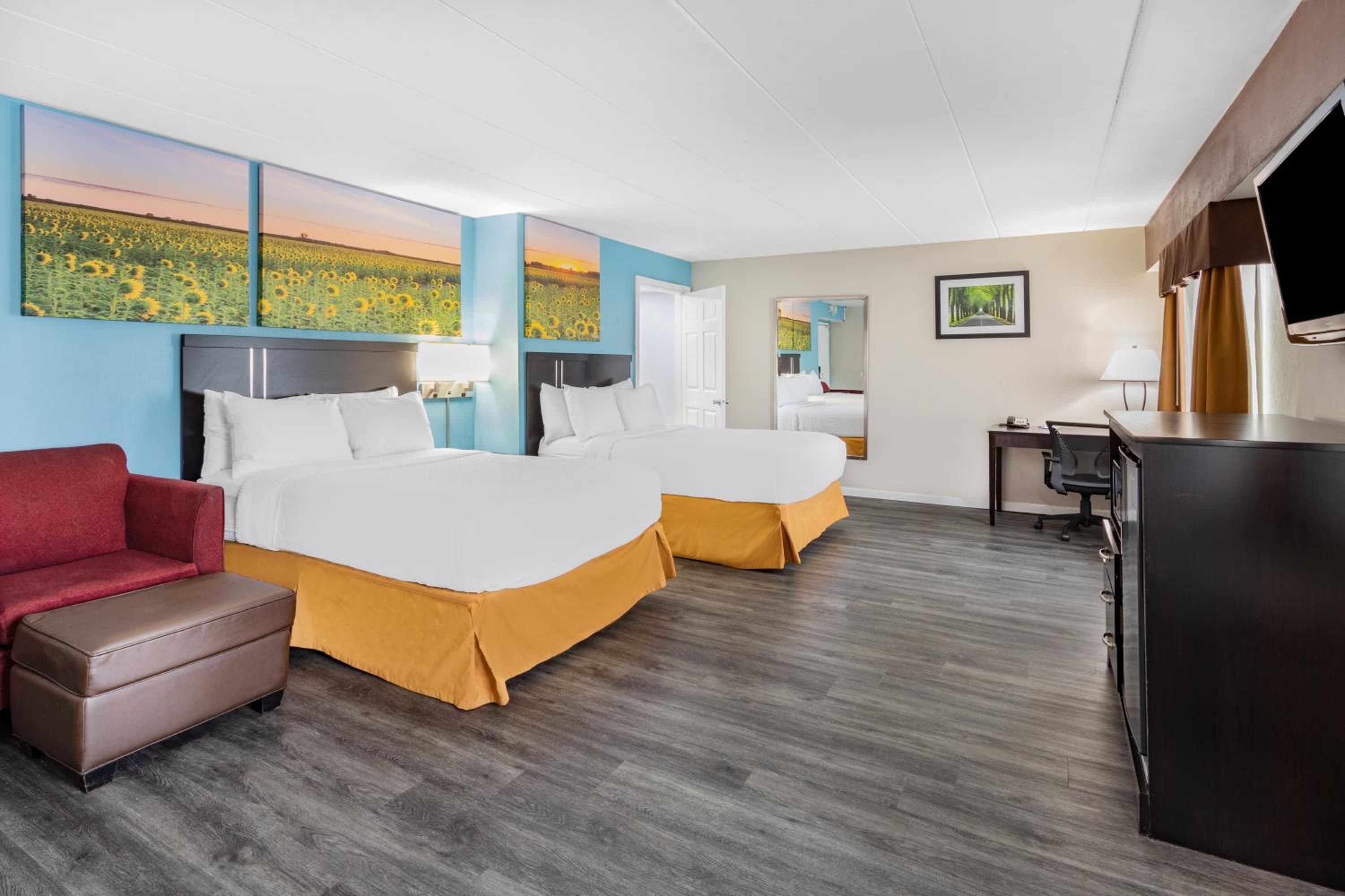 Double Room with Two Double Beds and Shower - Mobility Accessible/Non-Smoking - Photo 4