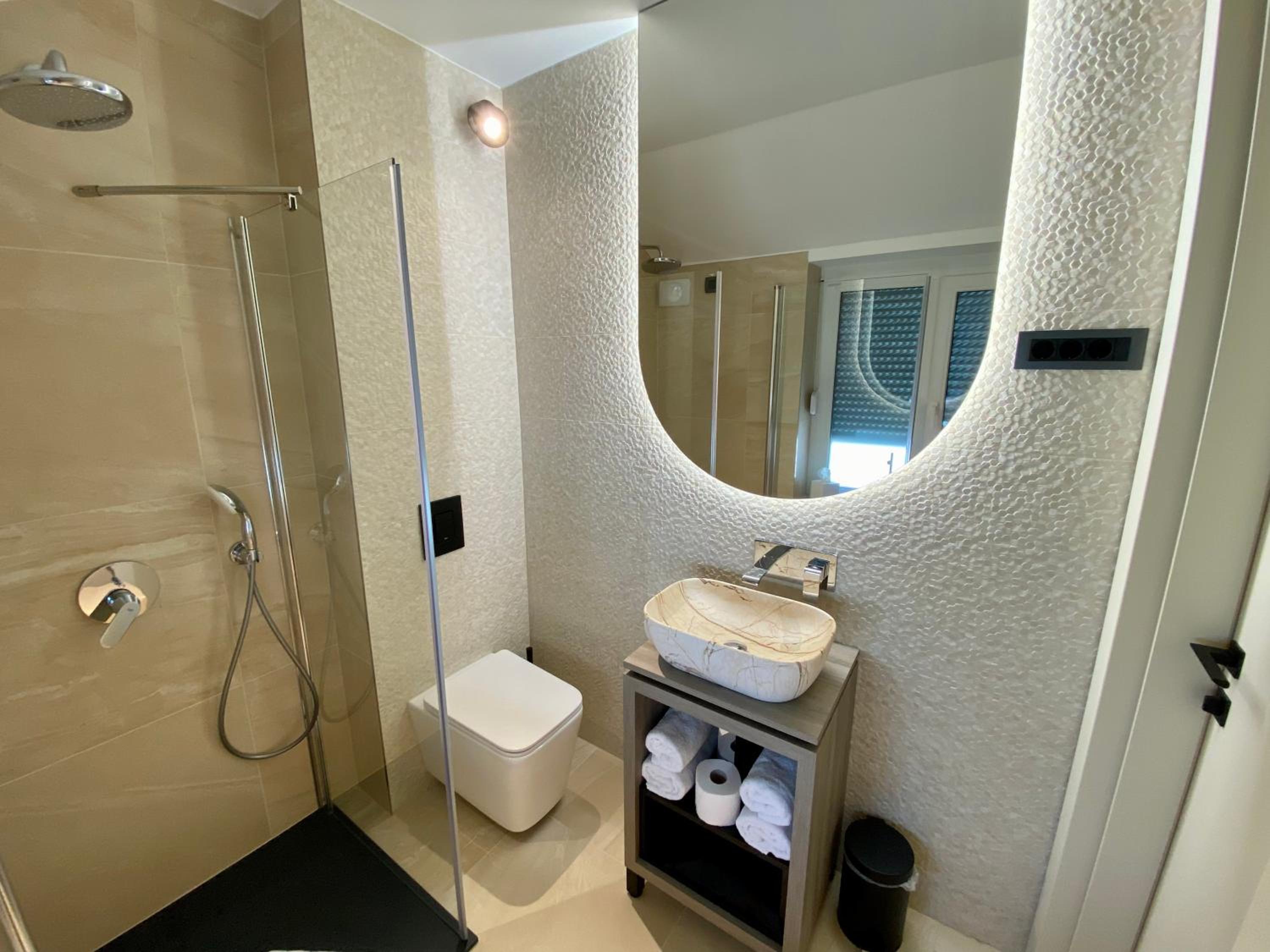 Family Room with Private Bathroom photo 2