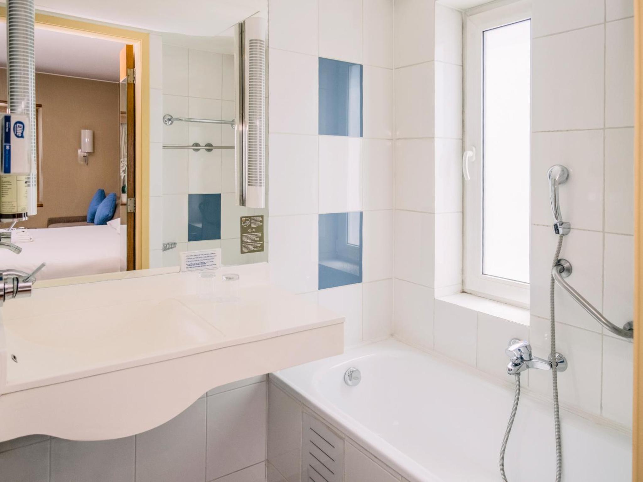 Standard Twin Room - Photo 3