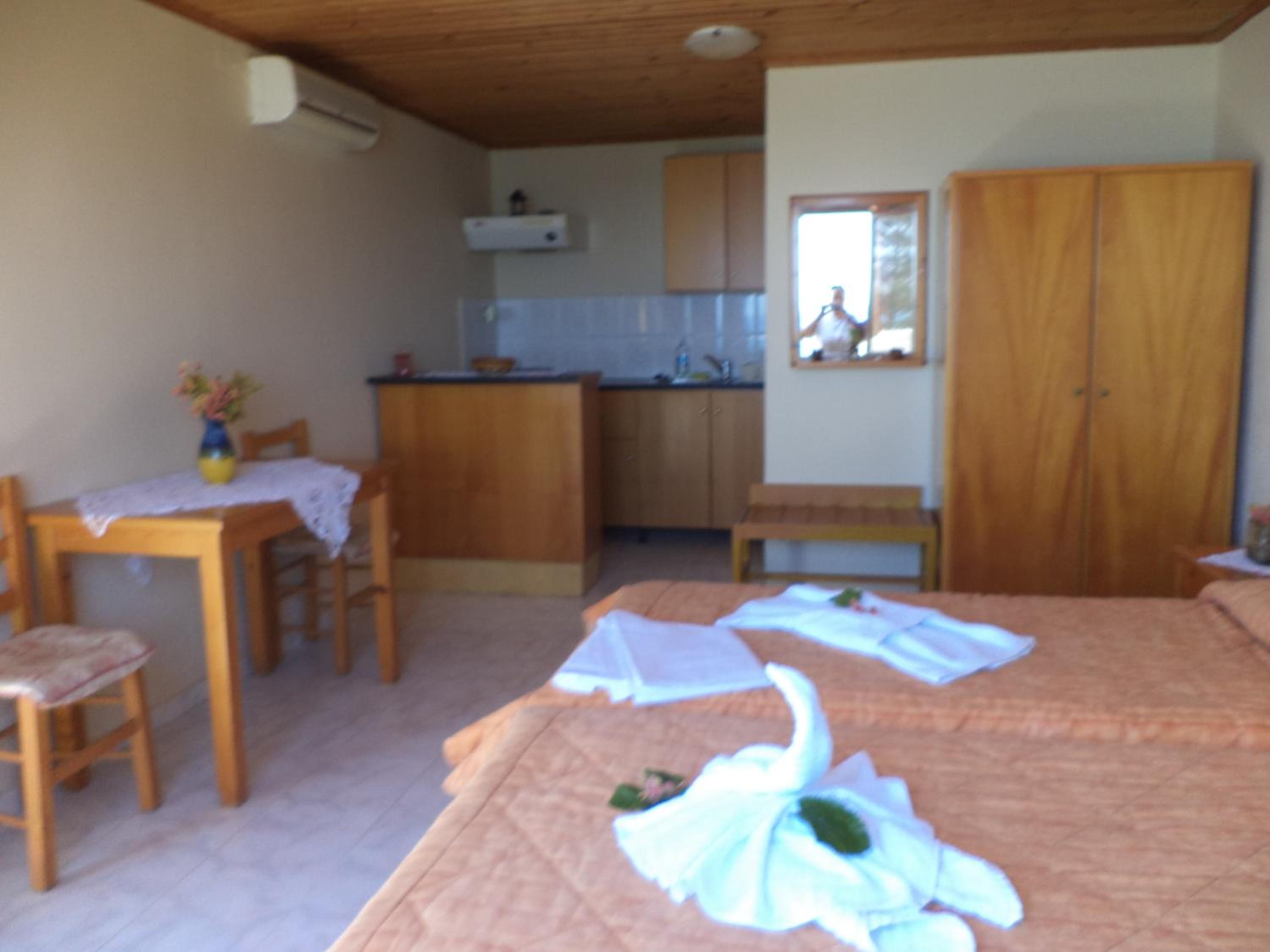 Standard Twin Room with Sea View - Photo 13