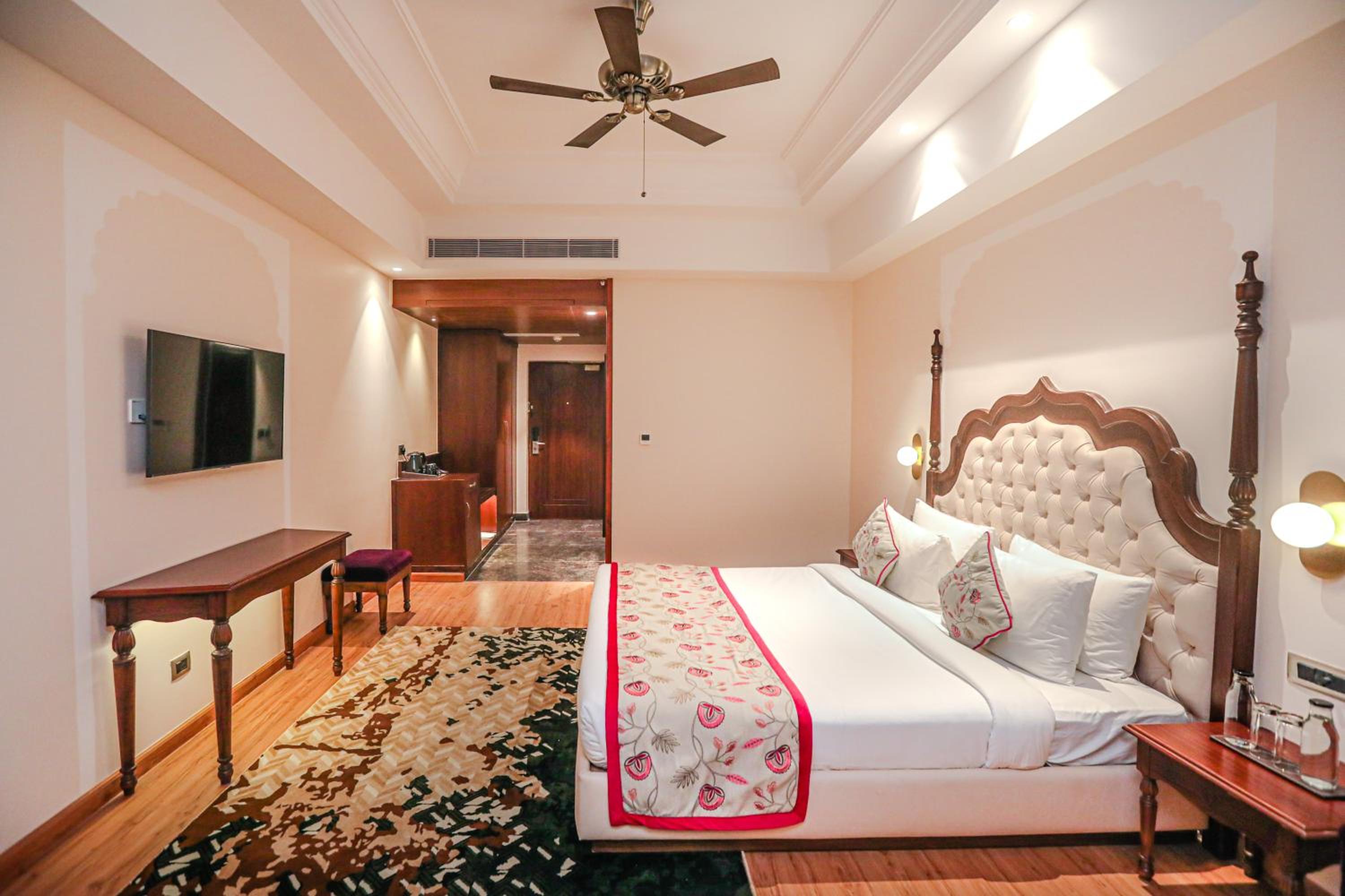Mughal Club Room with Balcony - Photo 17