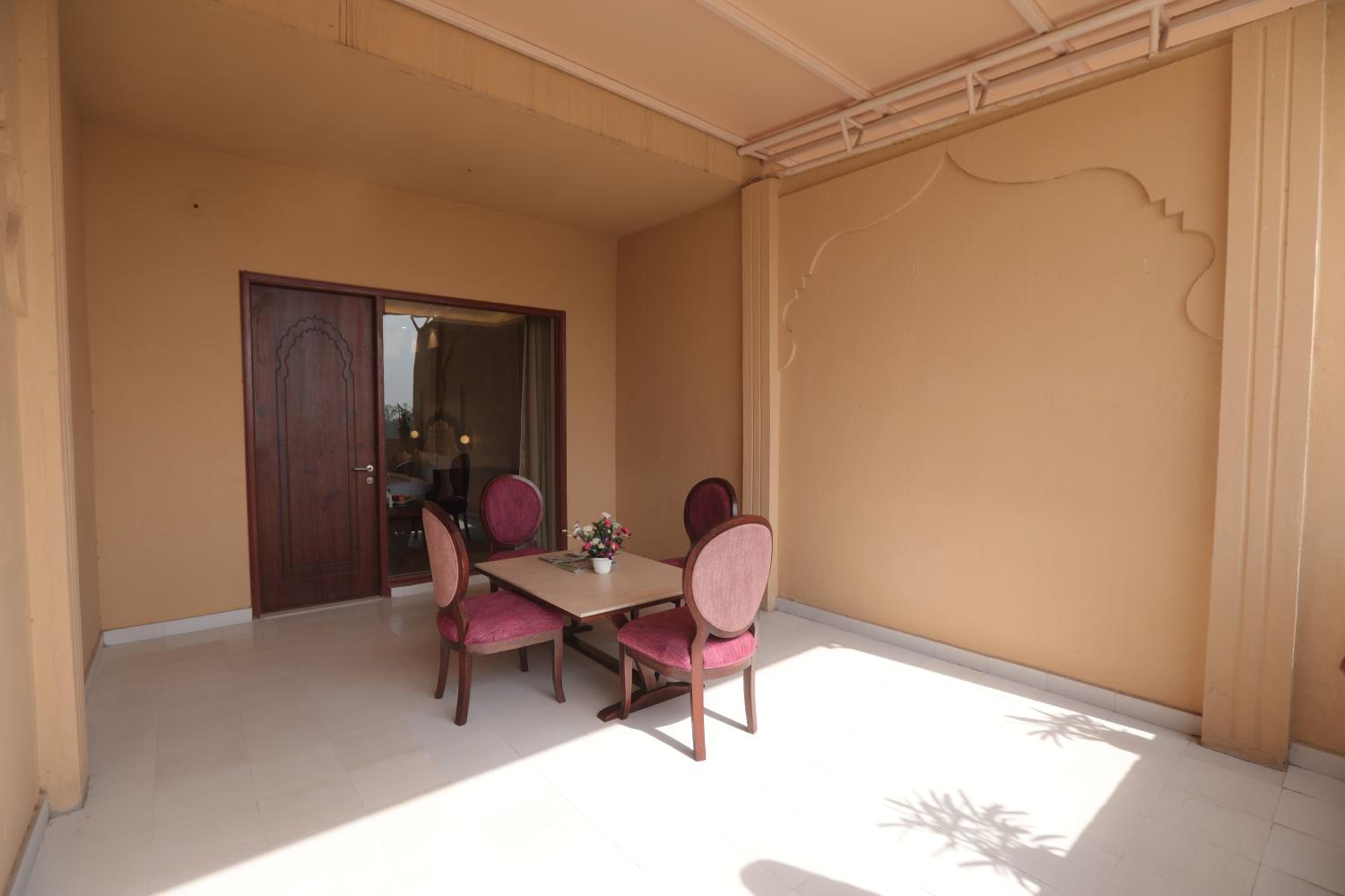 Mughal Club Room with Balcony - Photo 15
