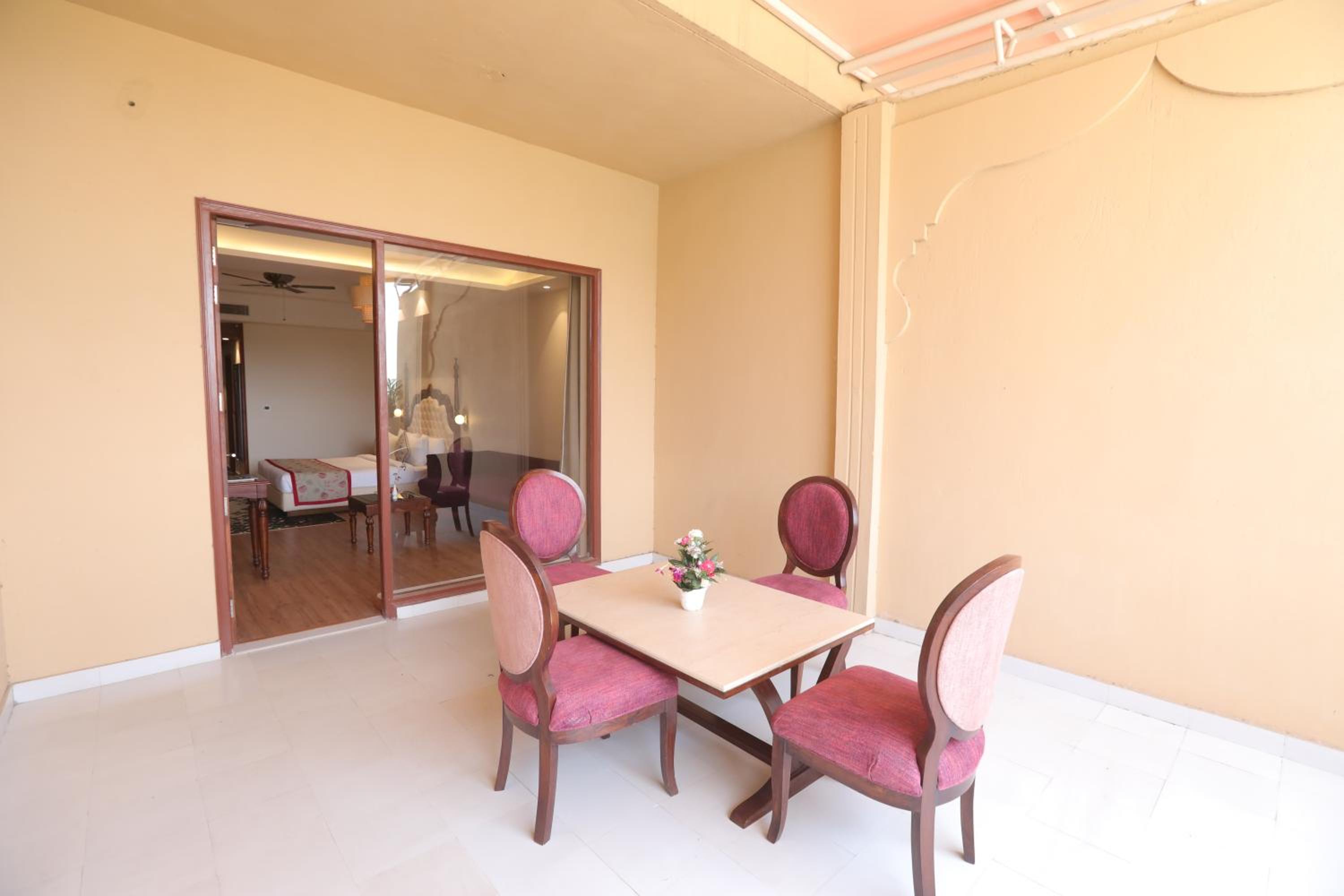 Mughal Club Room with Balcony - Photo 16