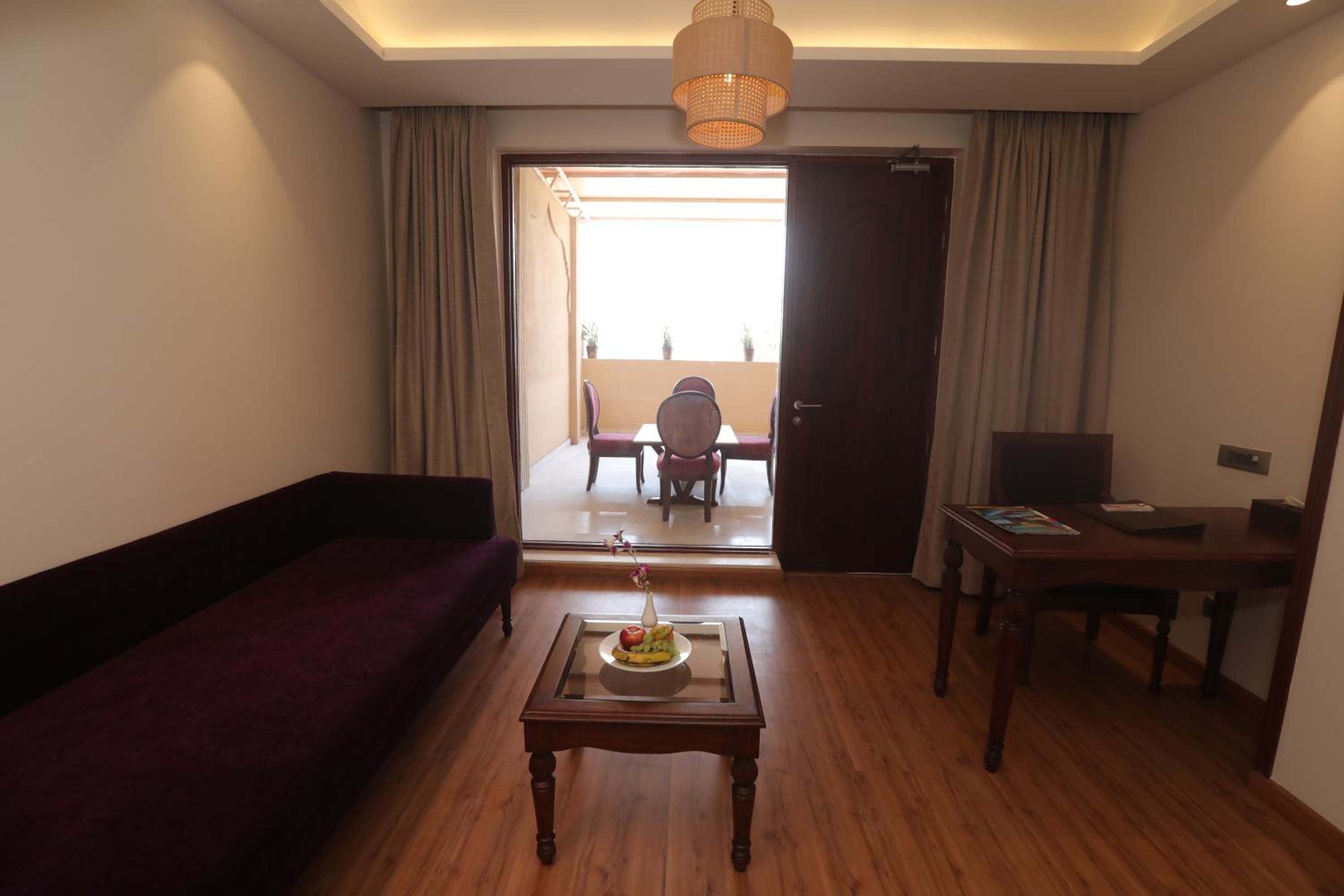 Mughal Club Room with Balcony - Photo 12