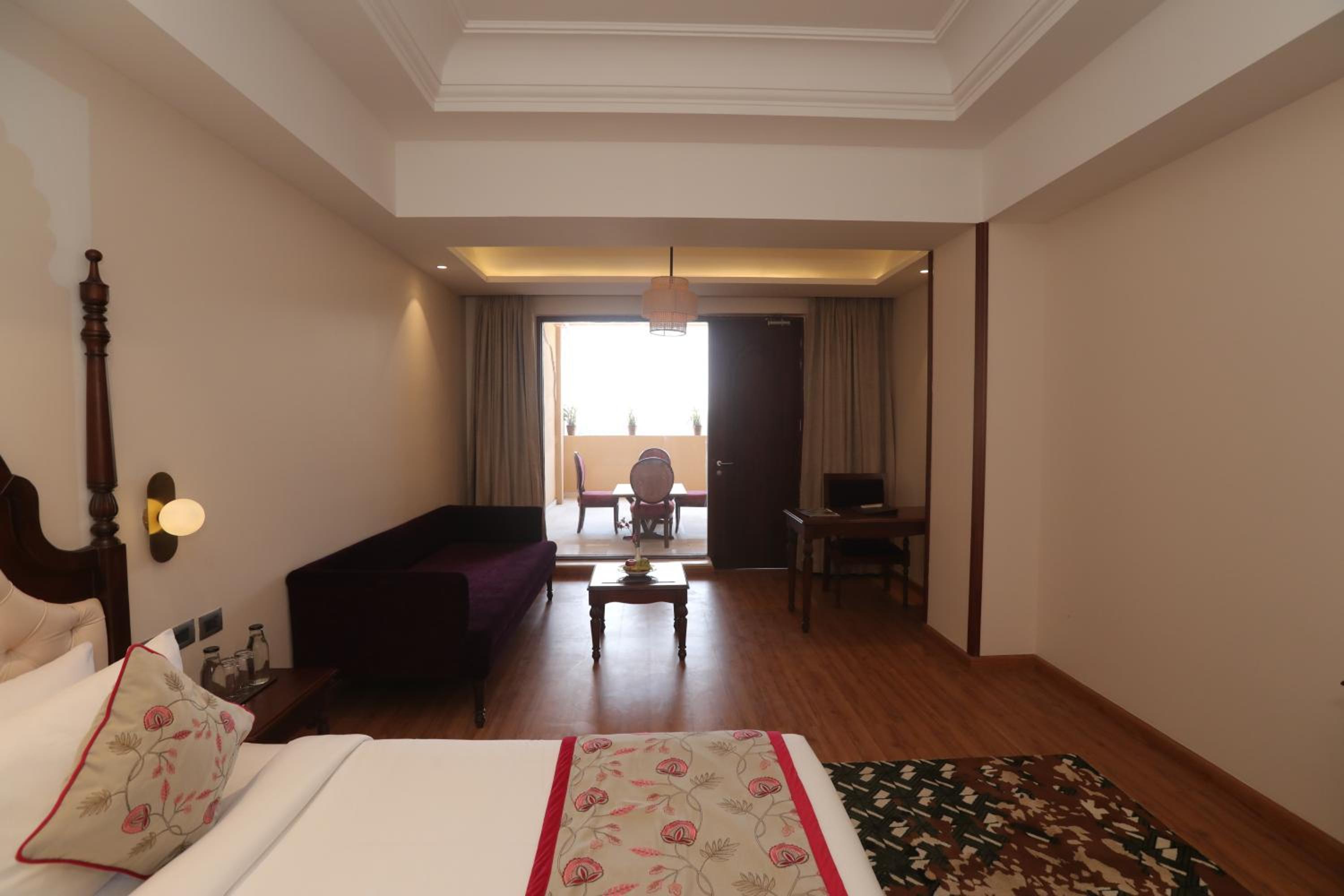 Mughal Club Room with Balcony - Photo 13