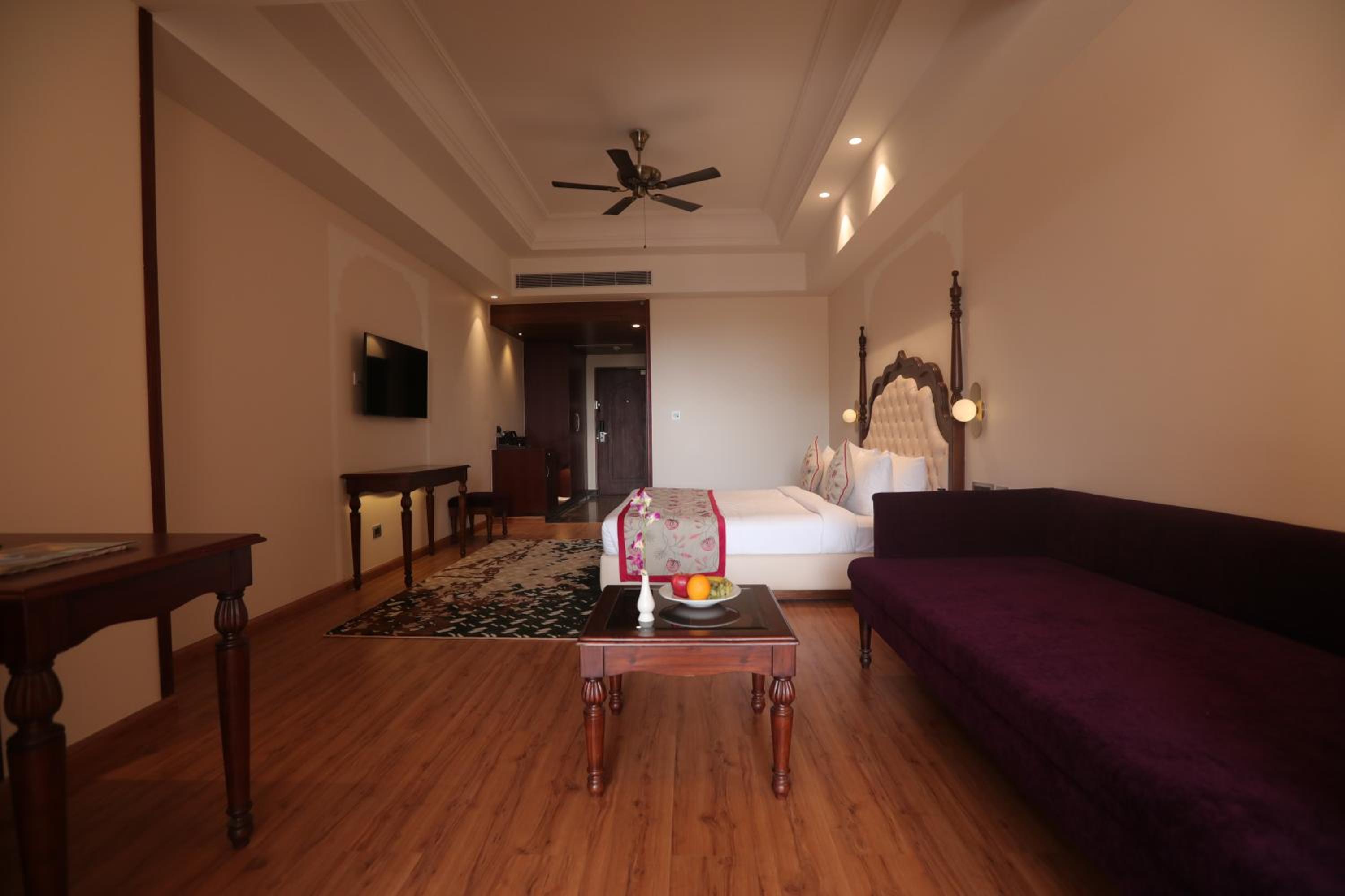 Mughal Club Room with Balcony - Photo 5