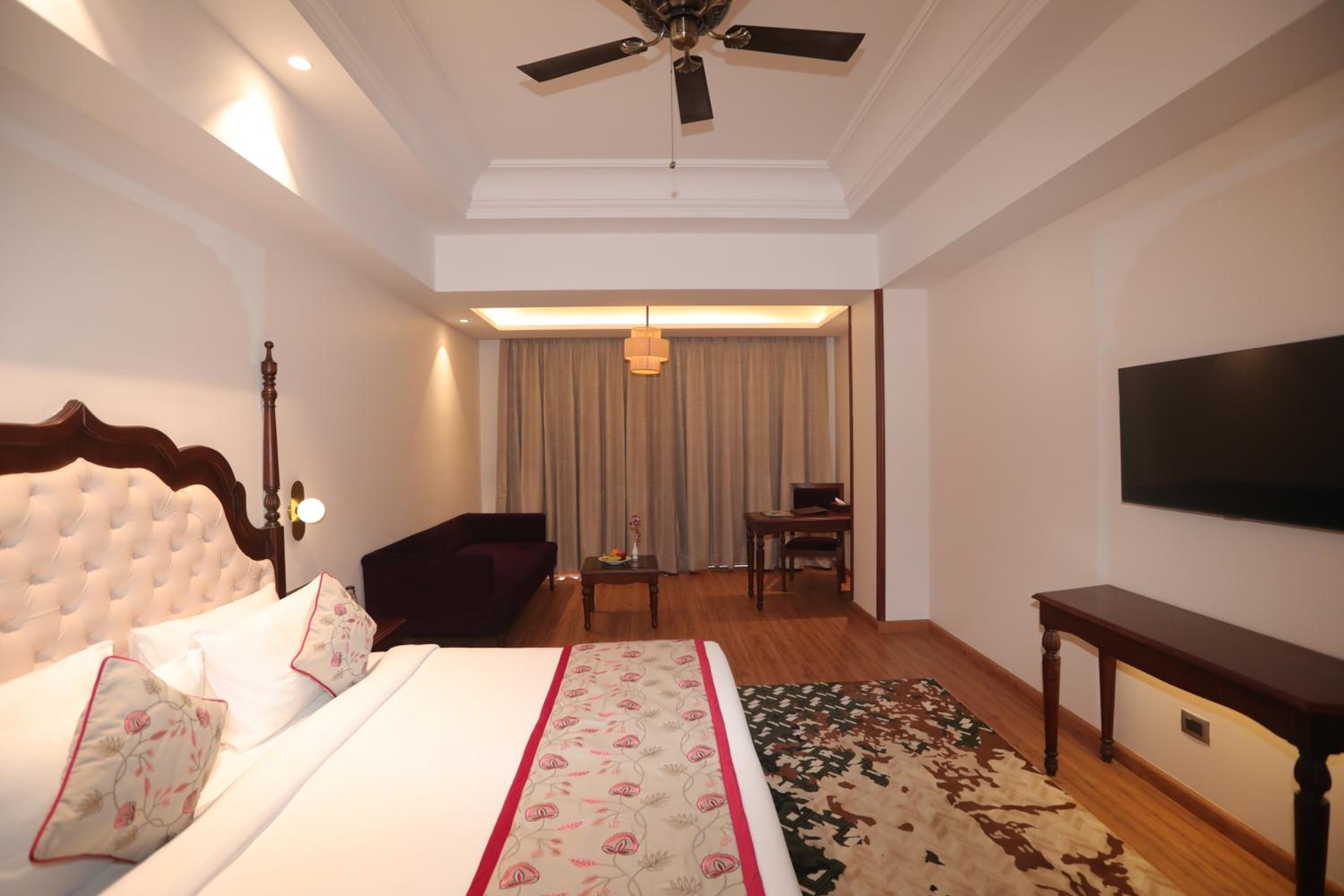 Mughal Club Room with Balcony - Photo 6