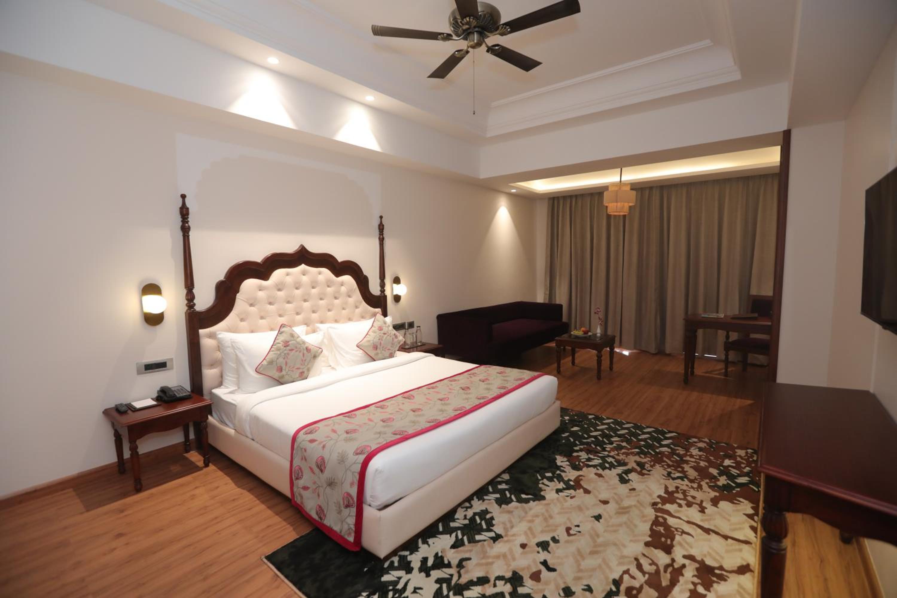 Mughal Club Room with Balcony - Photo 7
