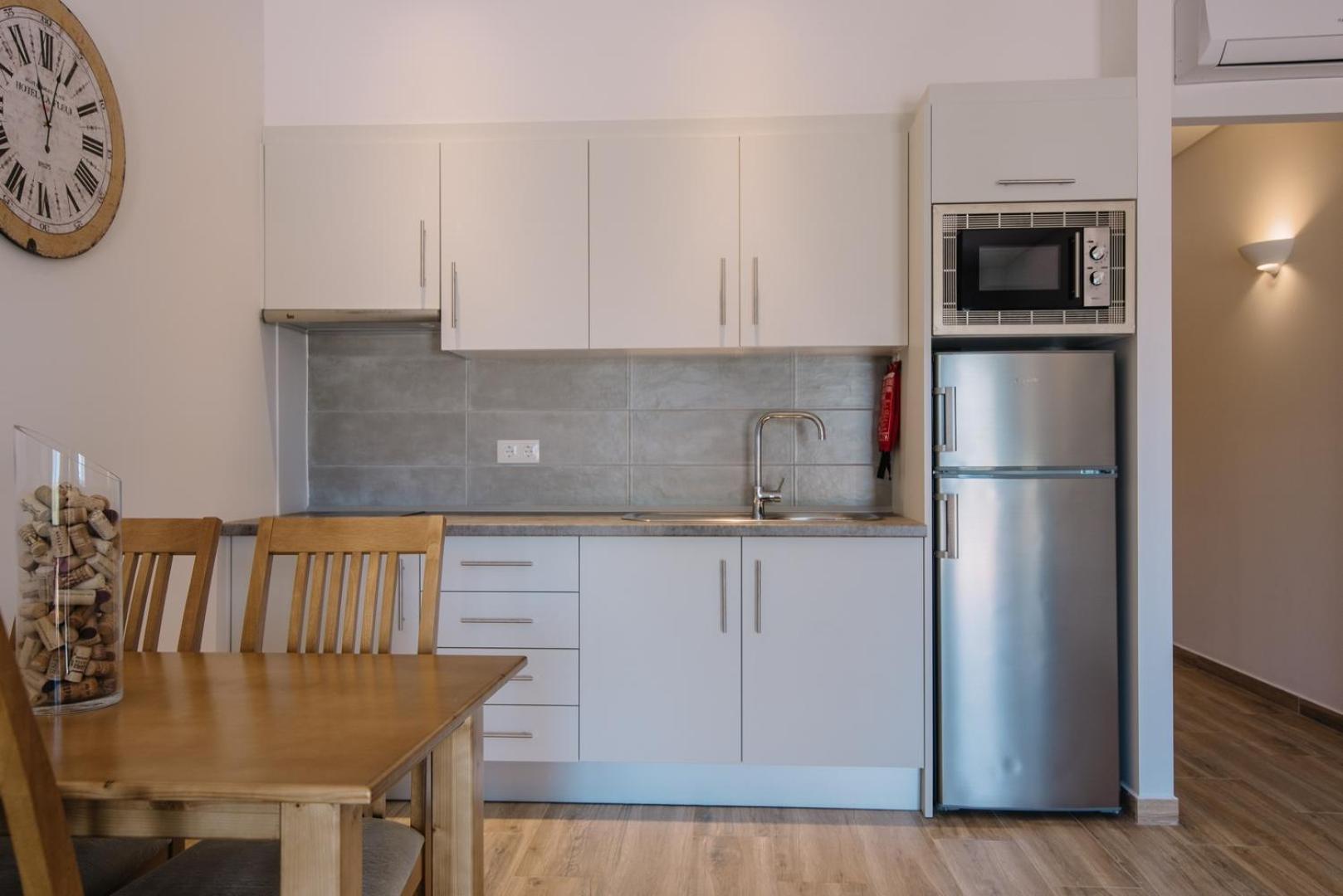 One-Bedroom Apartment photo 2