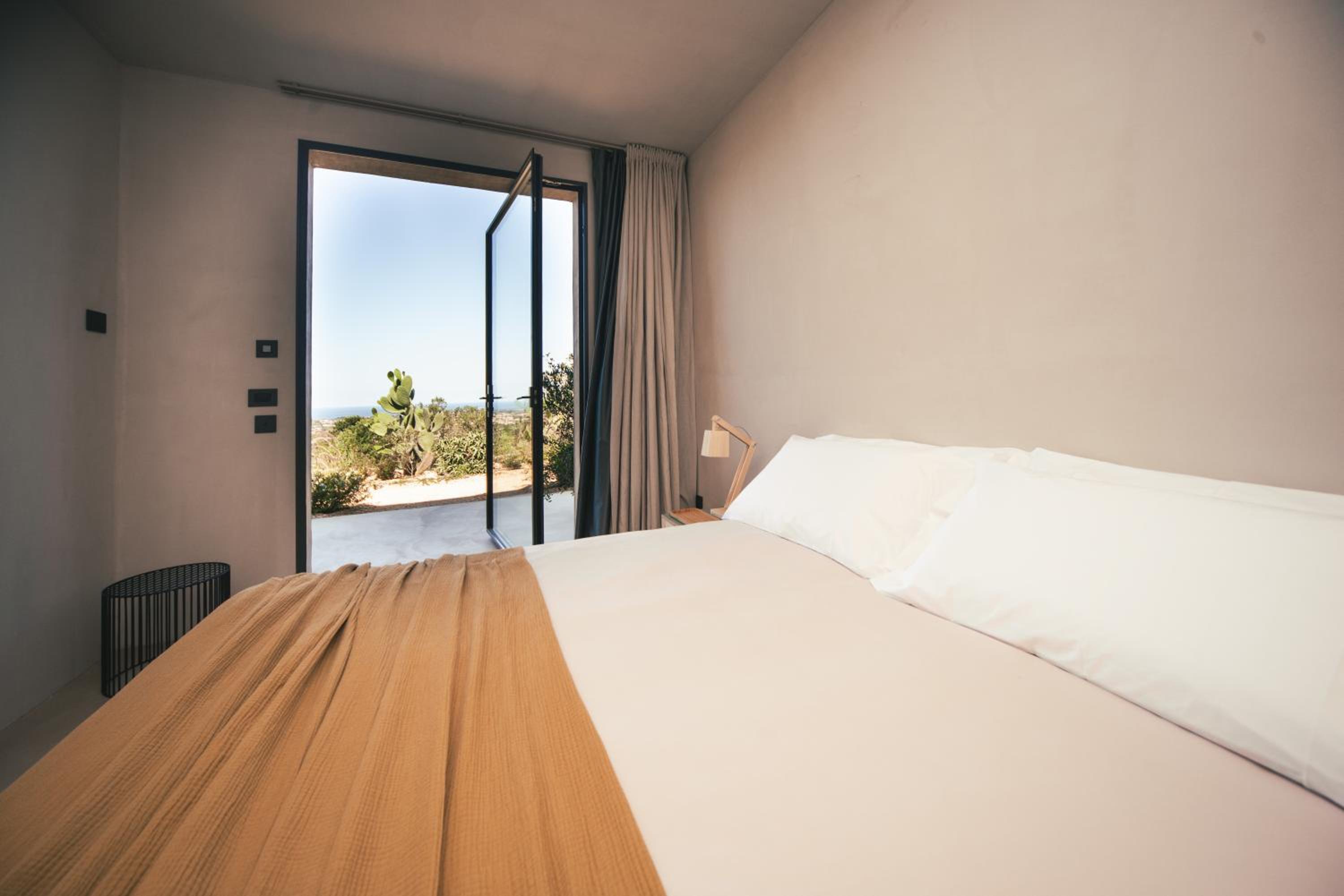 Deluxe Double Room with Sea View photo 3