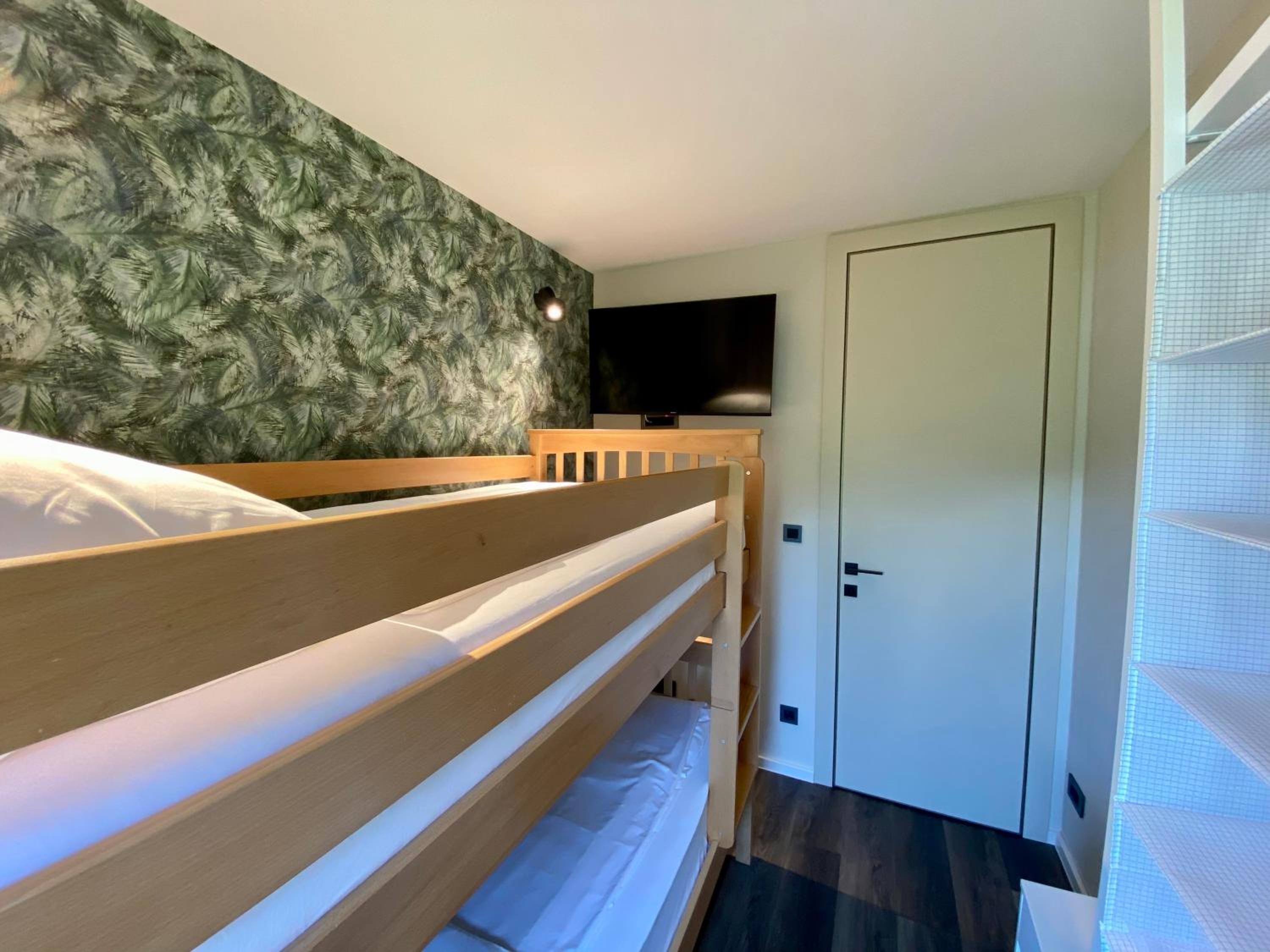 Family Room with Private Bathroom photo 1