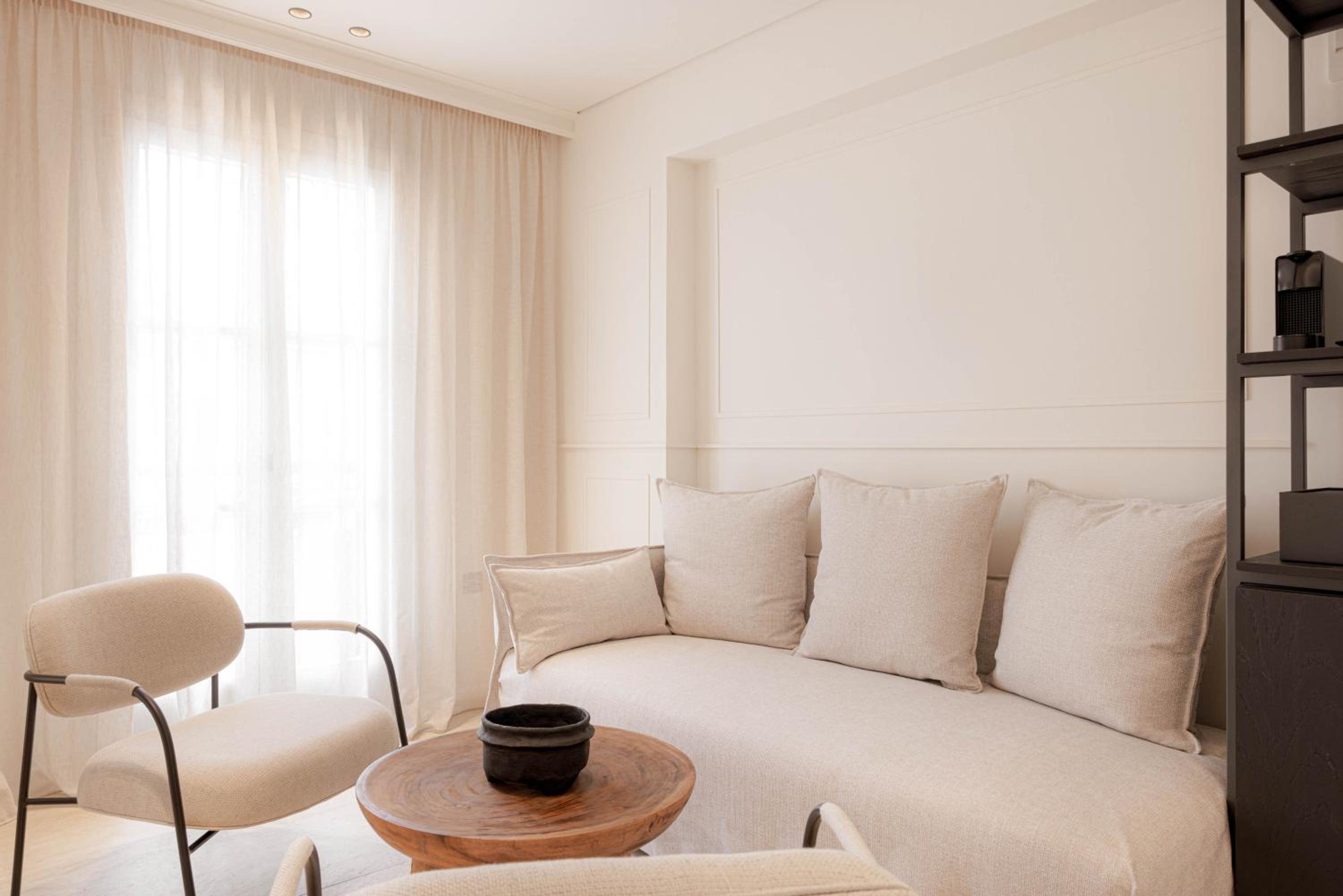 Deluxe Junior Suite with Balcony photo 3