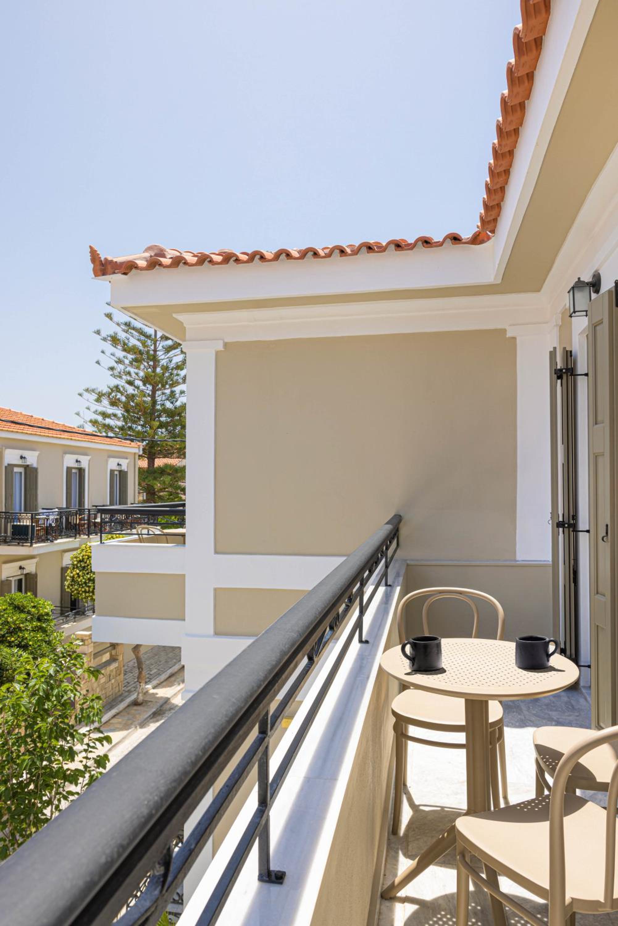 Deluxe Junior Suite with Balcony photo 2