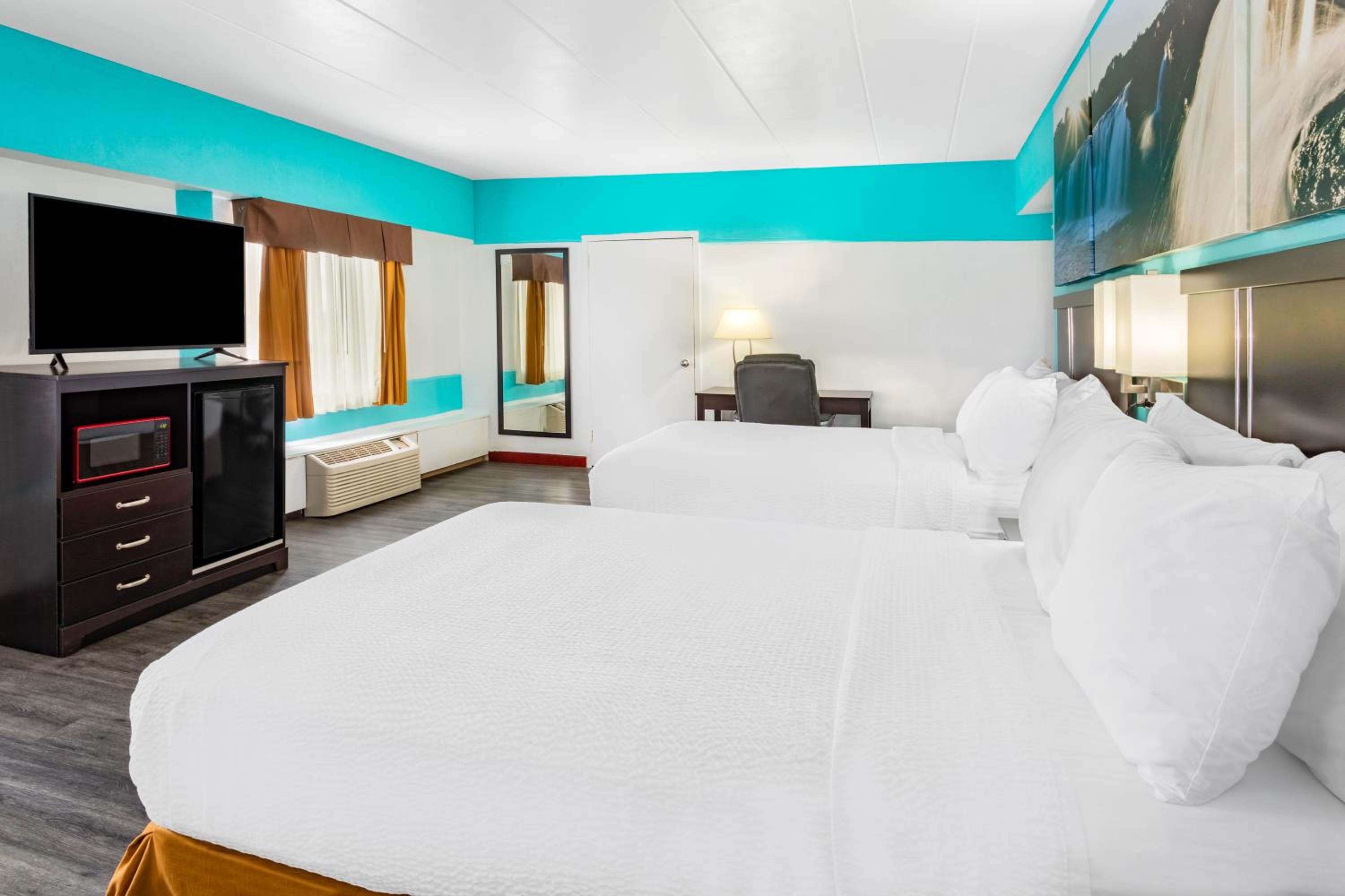 Studio Suite with Two Double Beds - Non-Smoking - Photo 1