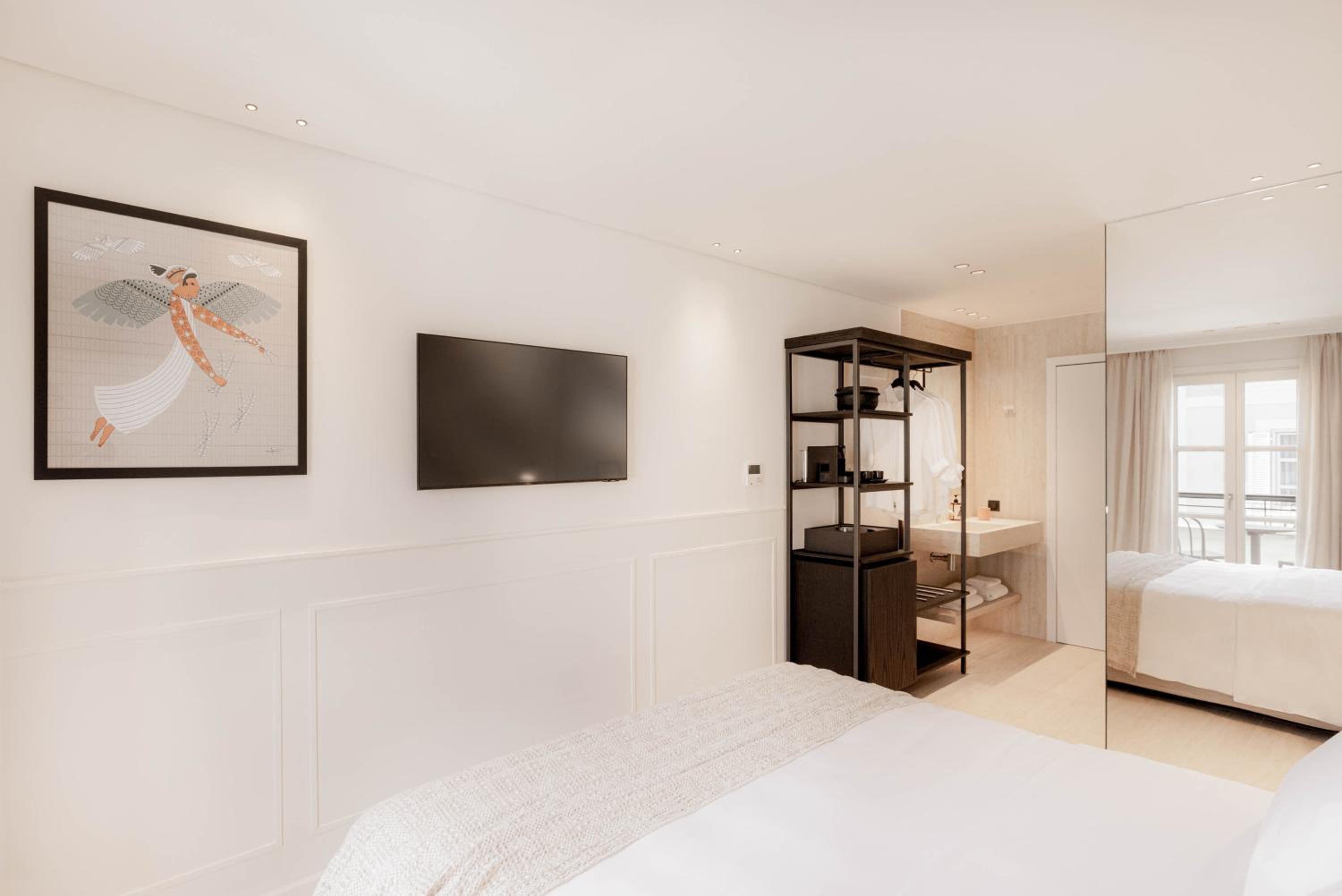 Deluxe Double Room with Balcony photo 2