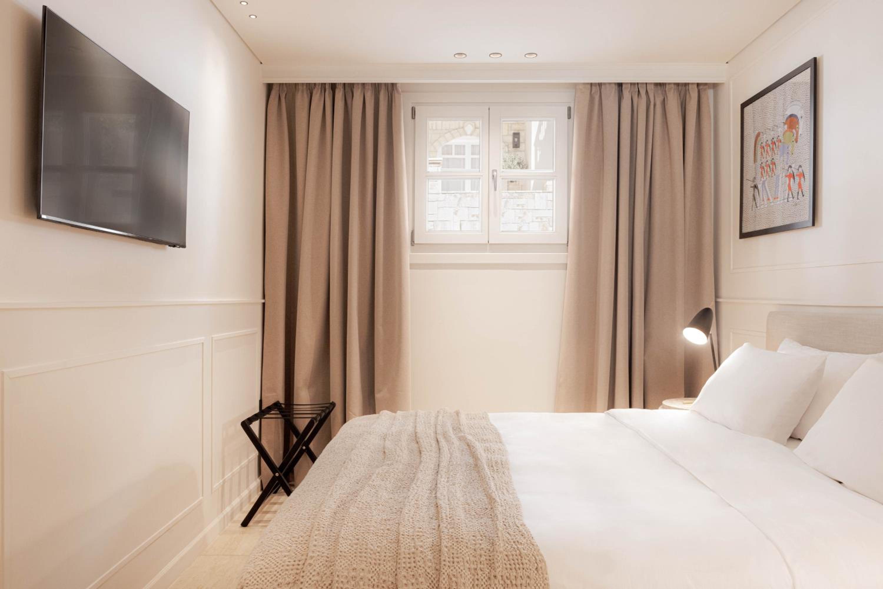Standard Double Room with Window
