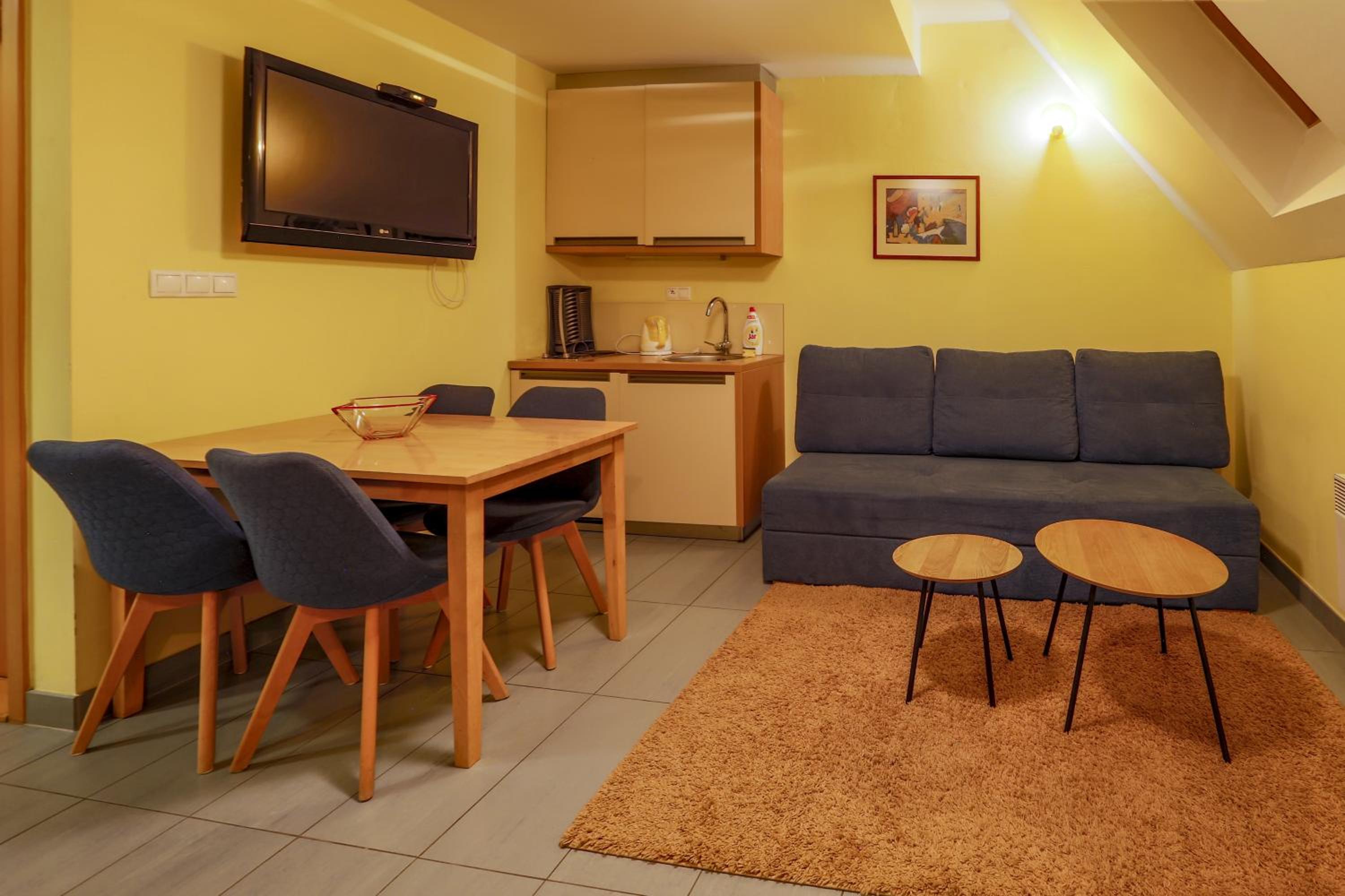 One-Bedroom Apartment - Photo 9